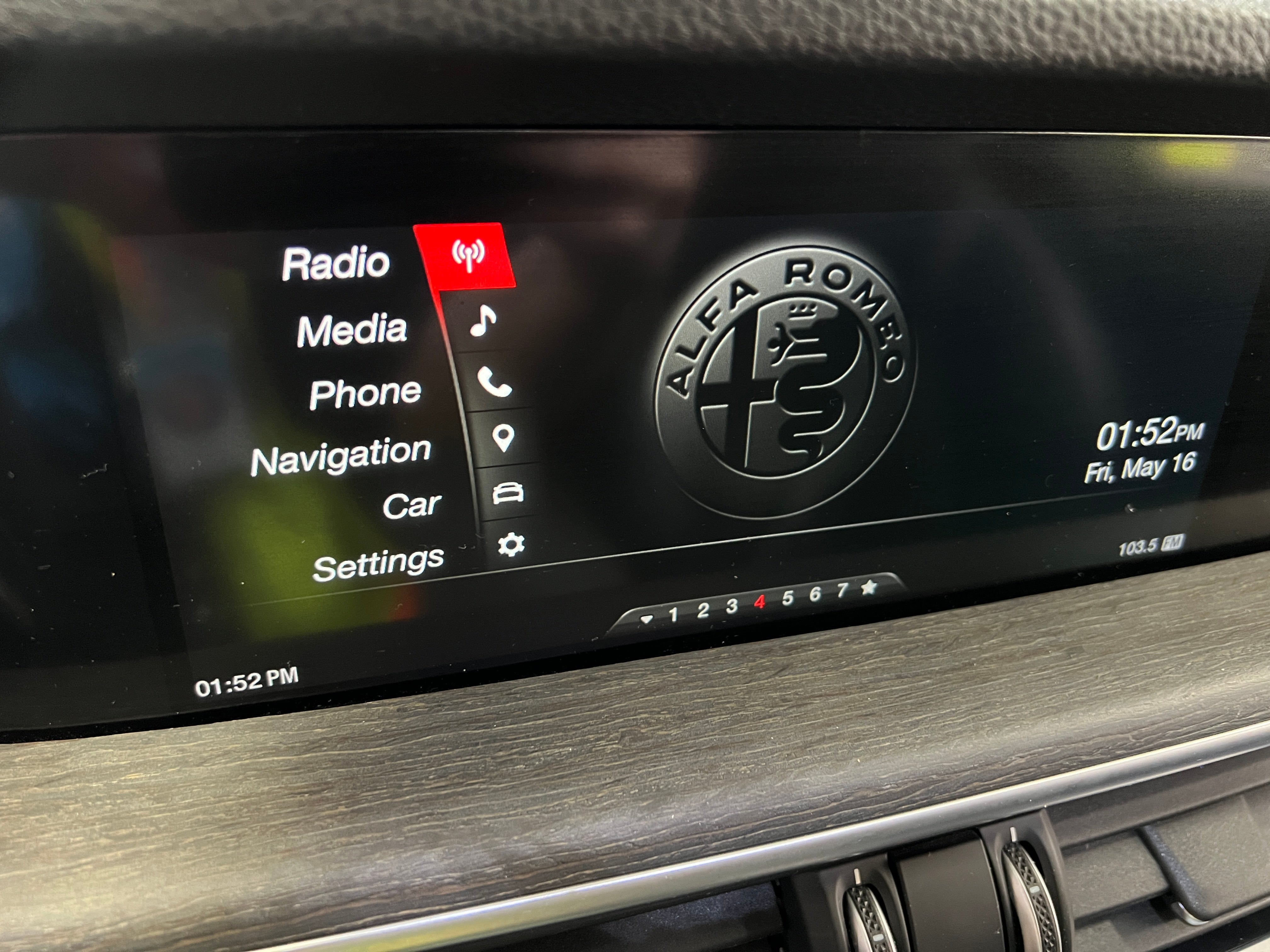 2018 Alfa Romeo Stelvio Ti Sport 3