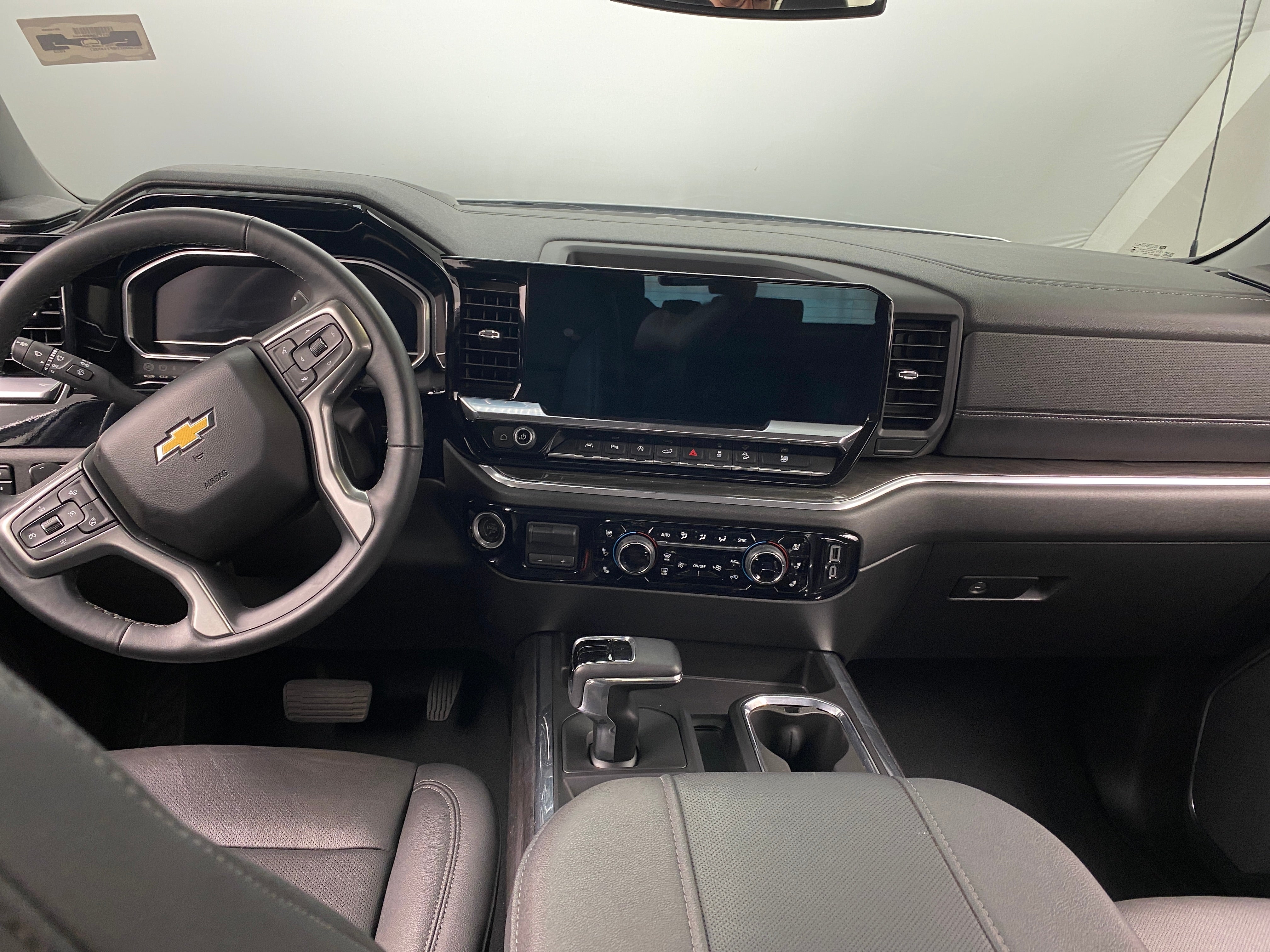 2023 Chevrolet Silverado 1500 LTZ 2