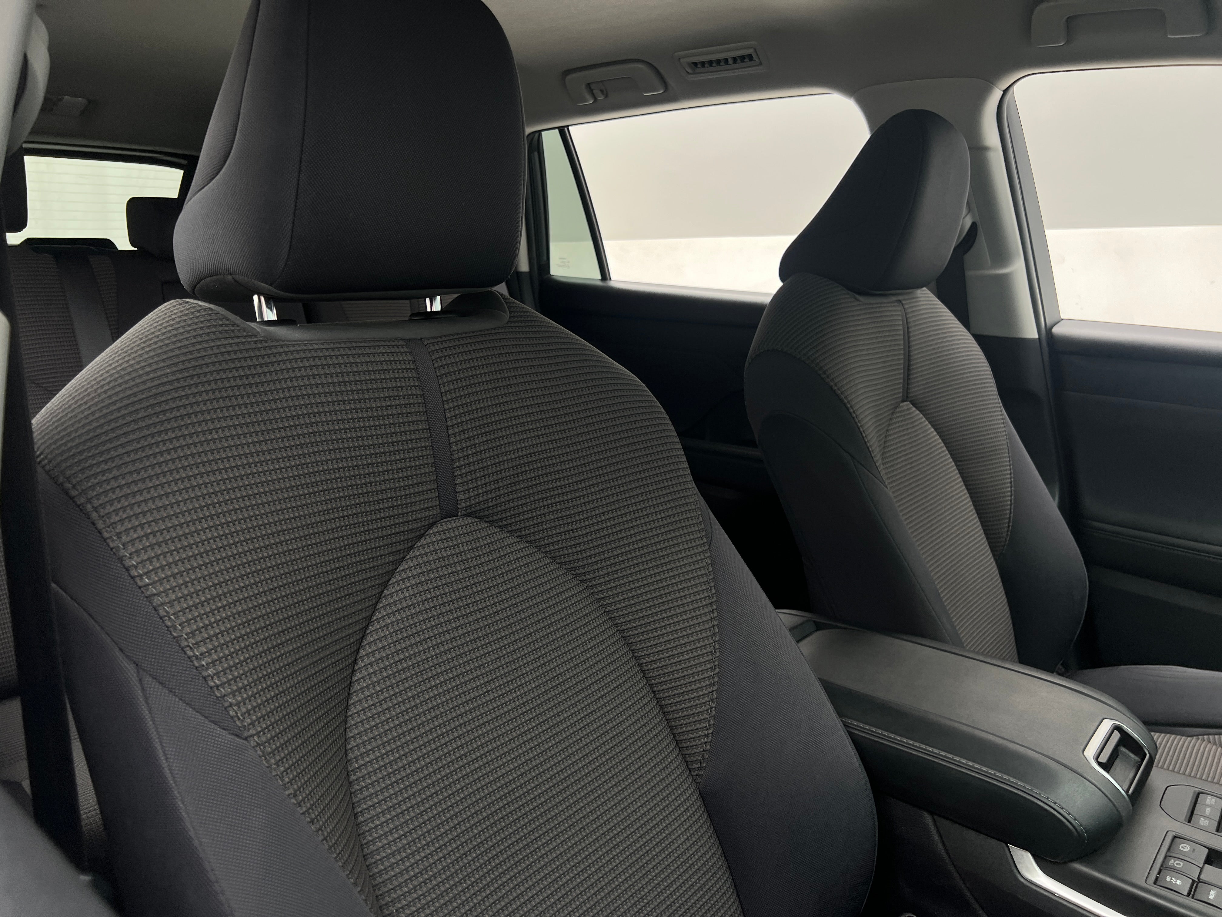 2023 Toyota Highlander LE 2