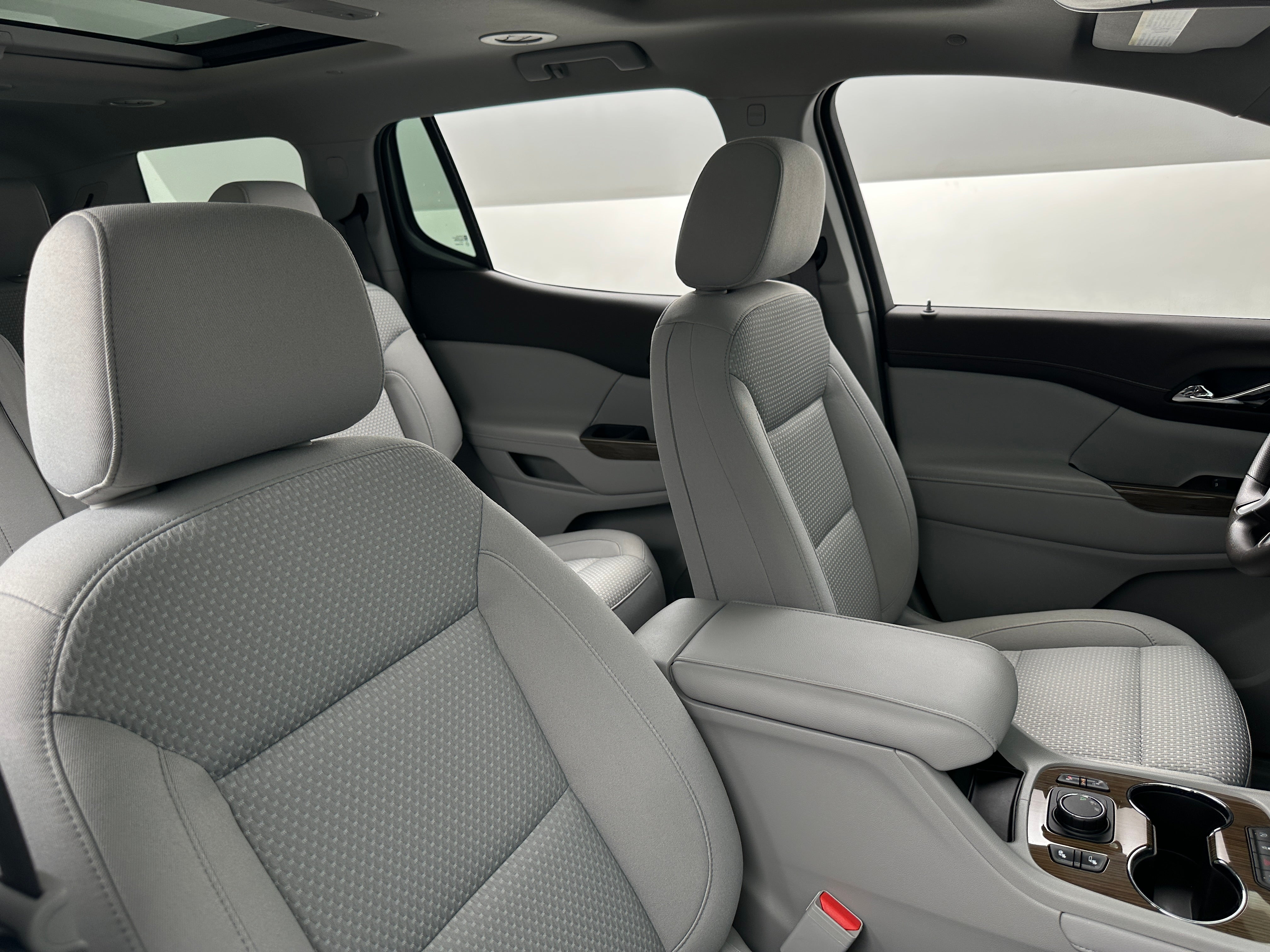 2022 GMC Acadia SLE 2