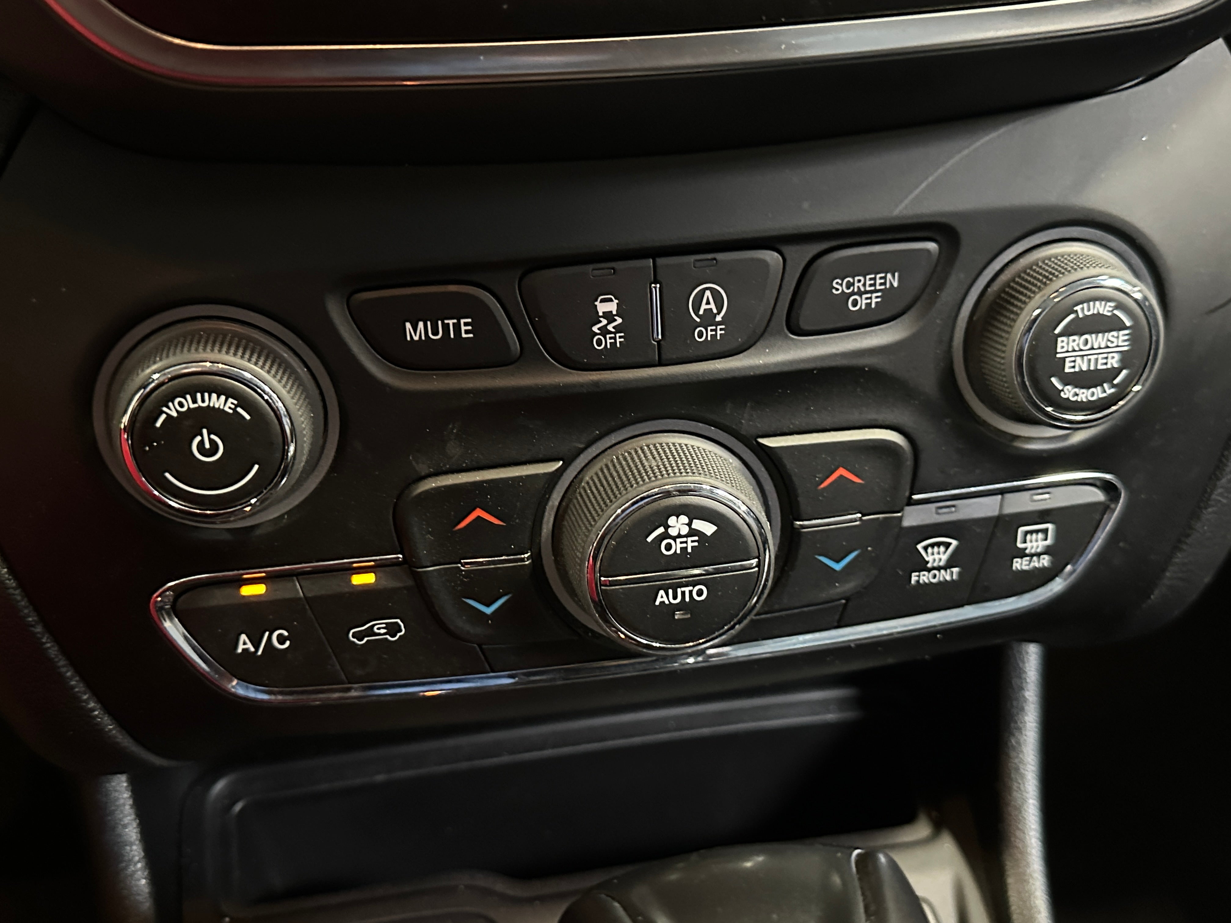 2022 Jeep Cherokee Trailhawk 3
