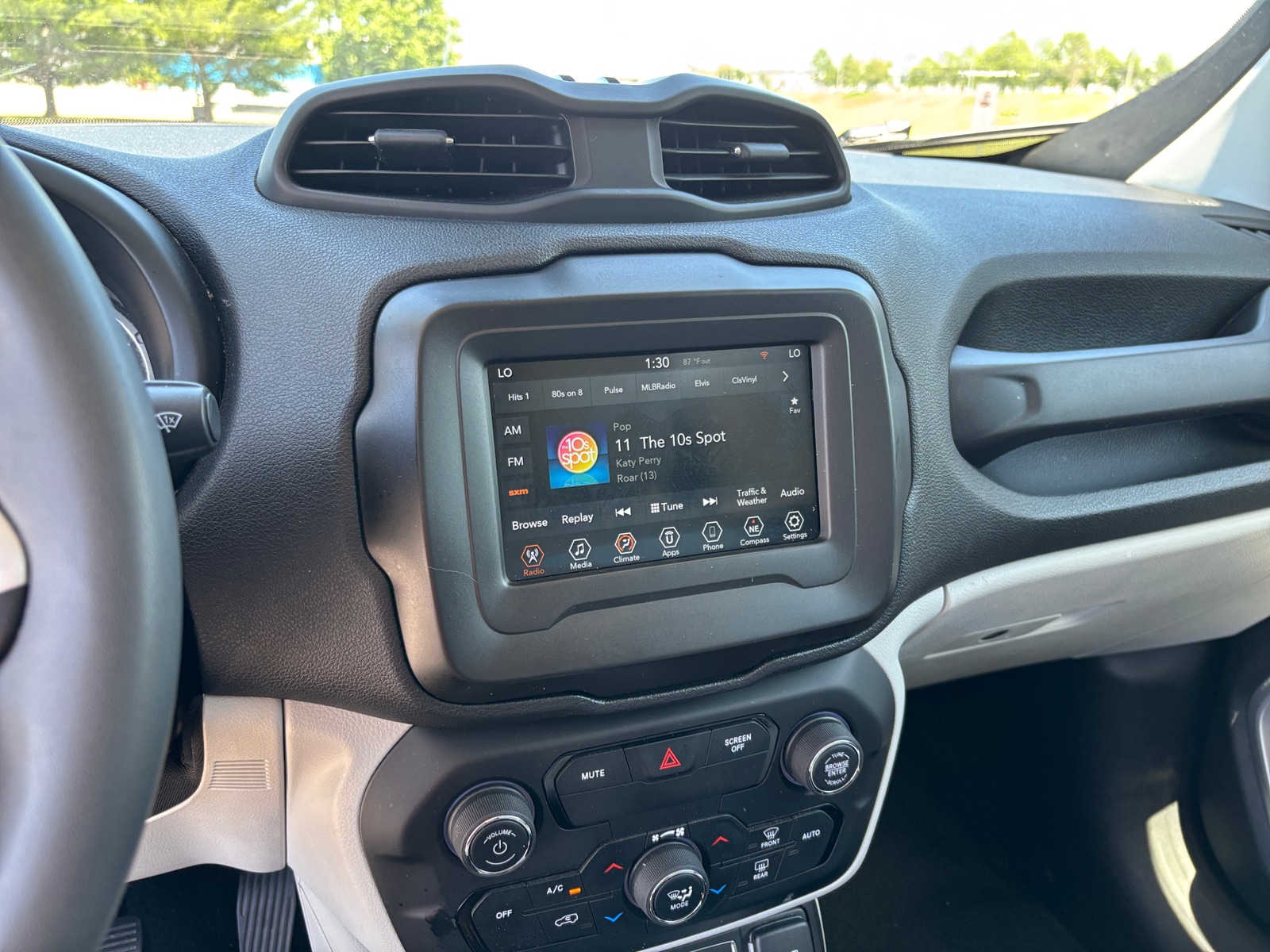 Thumbnail: 2020 Jeep Renegade - 4