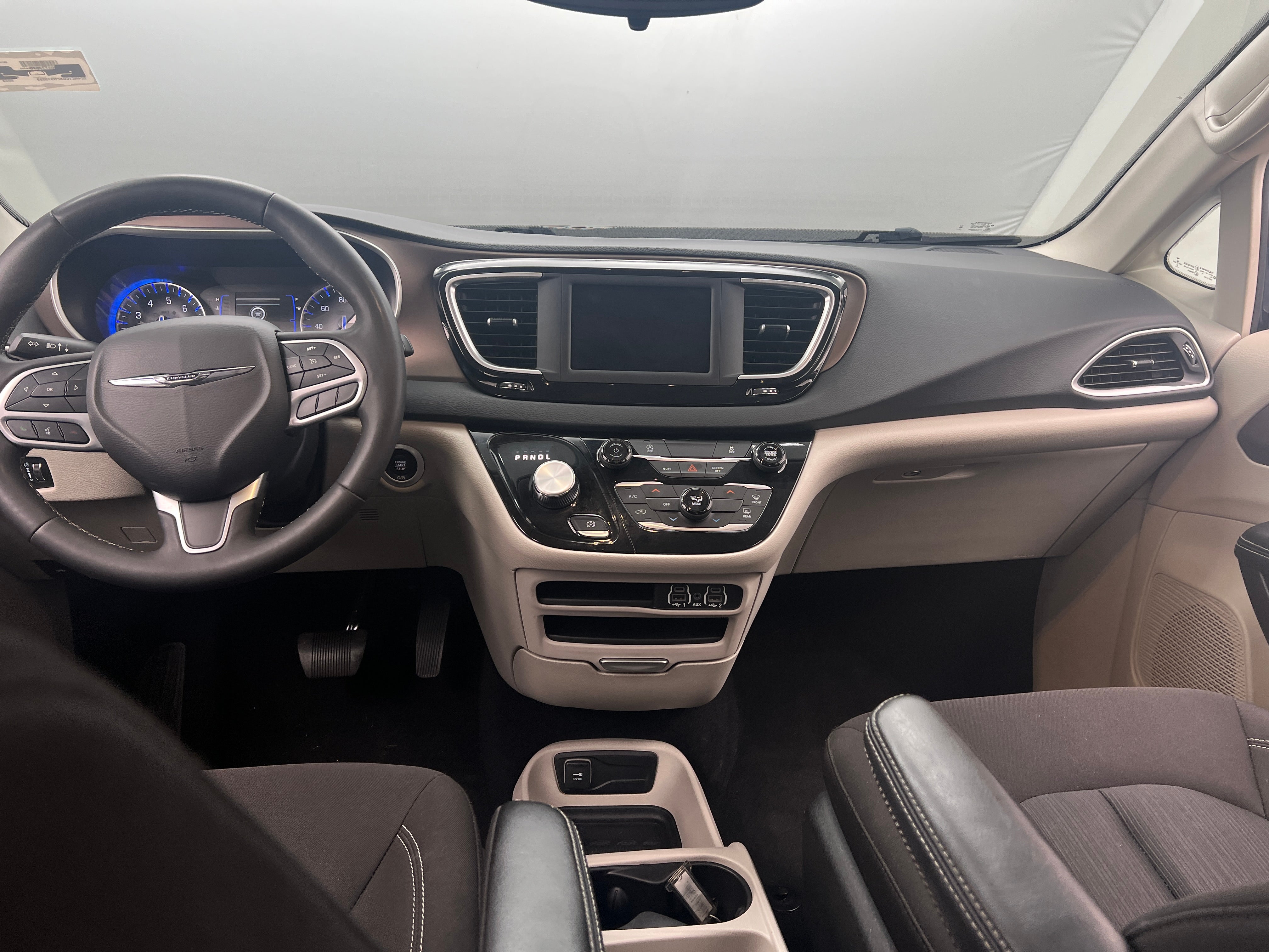 2023 Chrysler Voyager LX 3