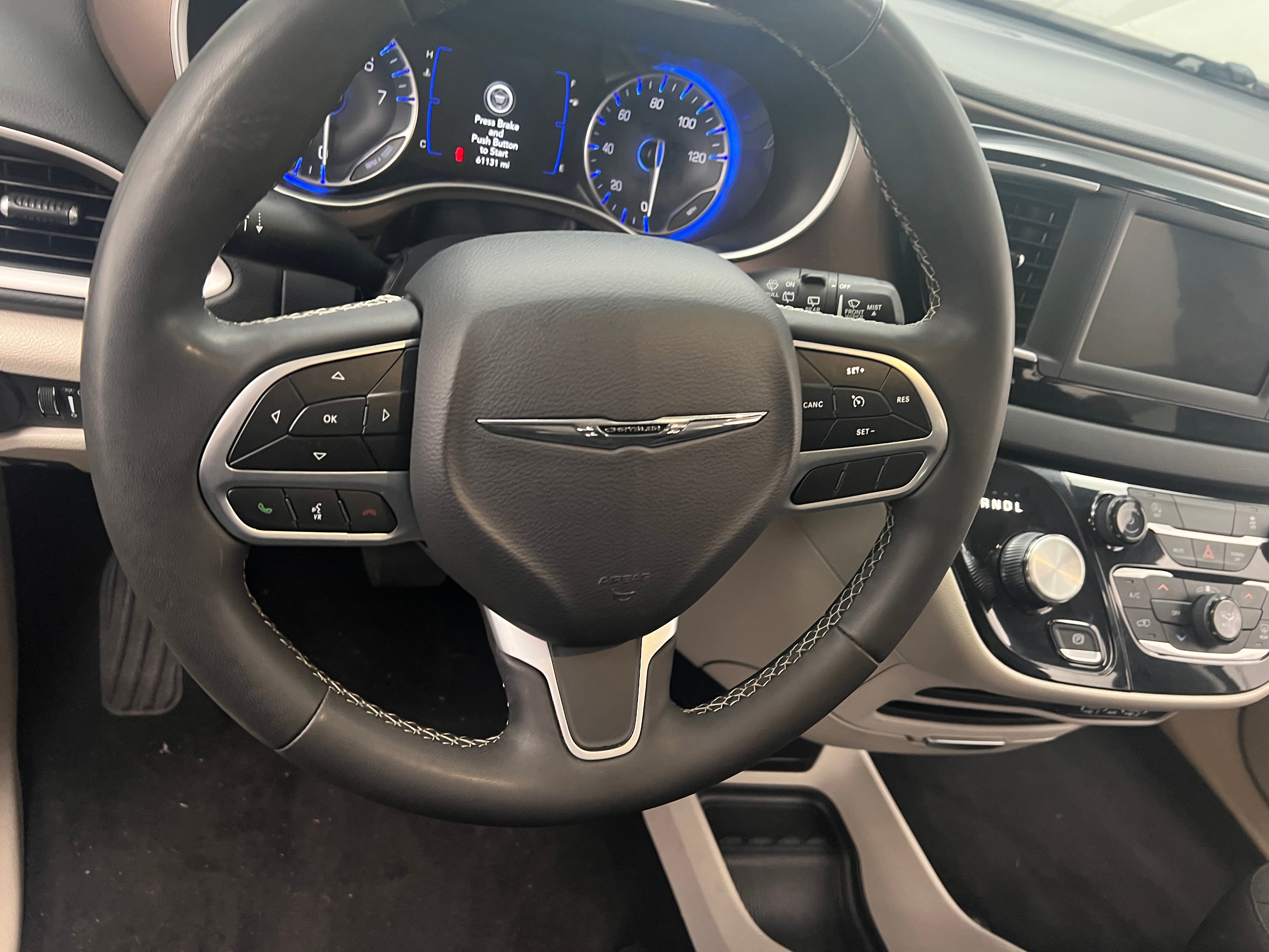 2023 Chrysler Voyager LX 5