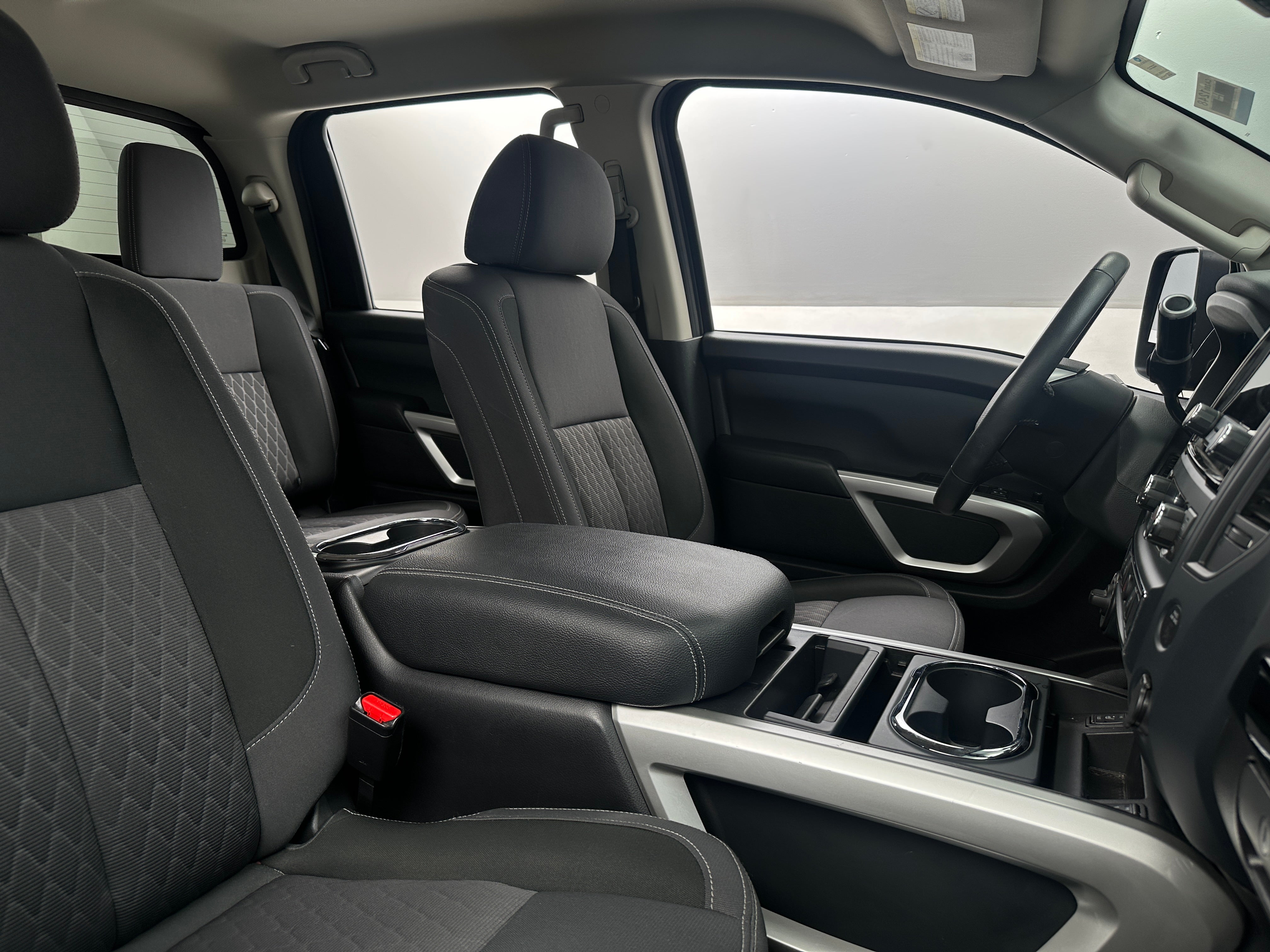 2023 Nissan Titan SV 2