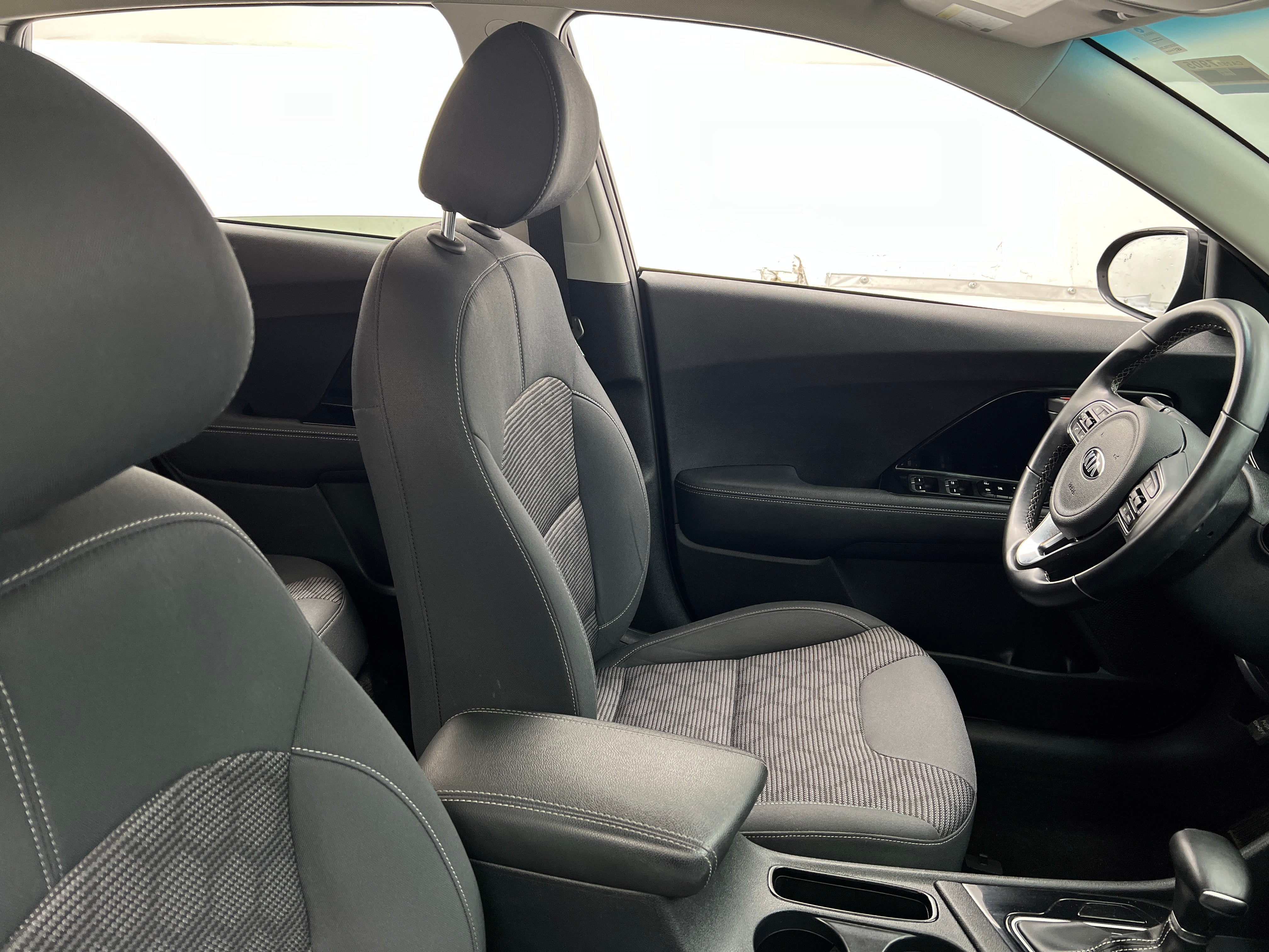 2020 Kia Niro LXS 2