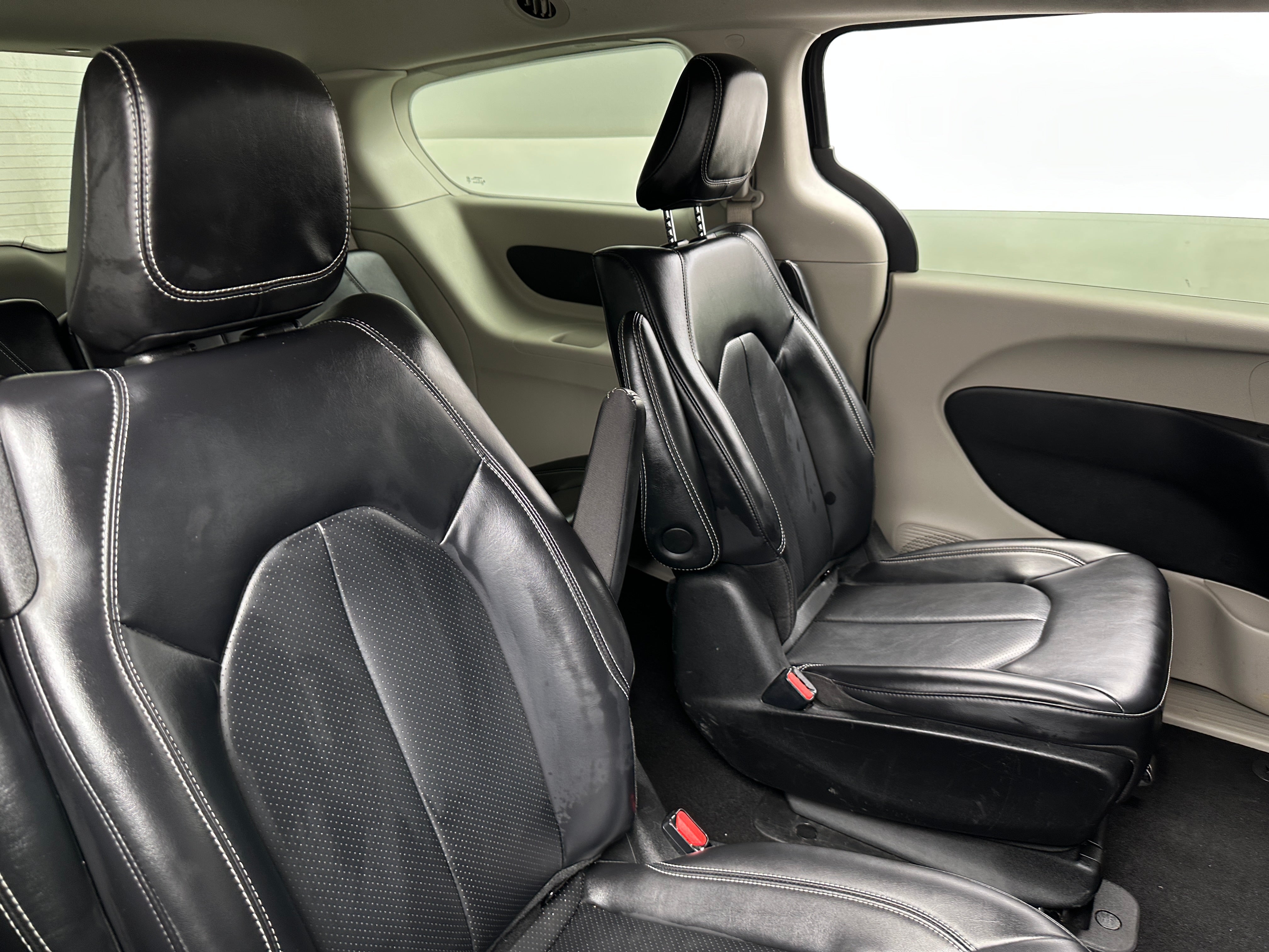 2024 Chrysler Pacifica Hybrid Select 5