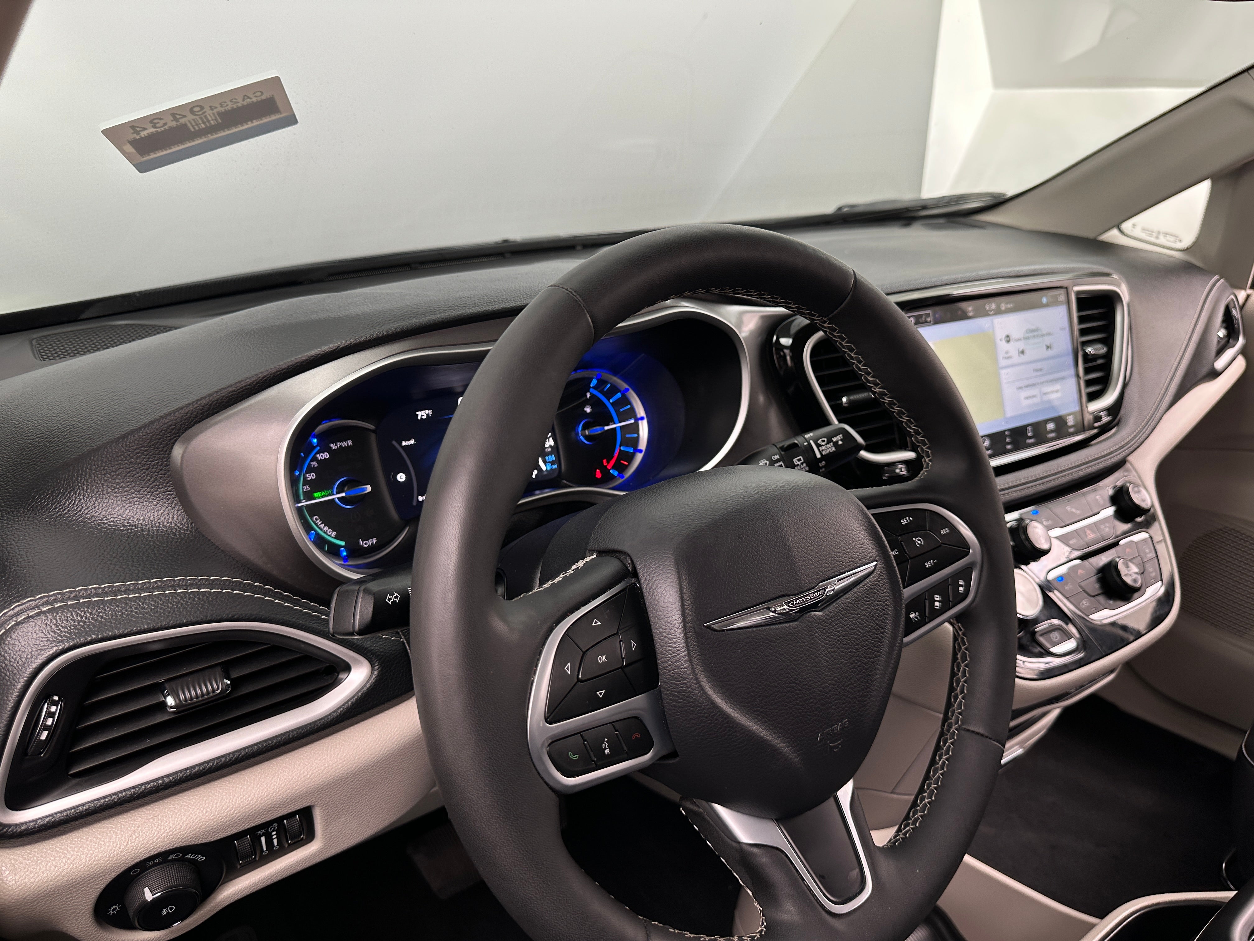 2024 Chrysler Pacifica Hybrid Select 2