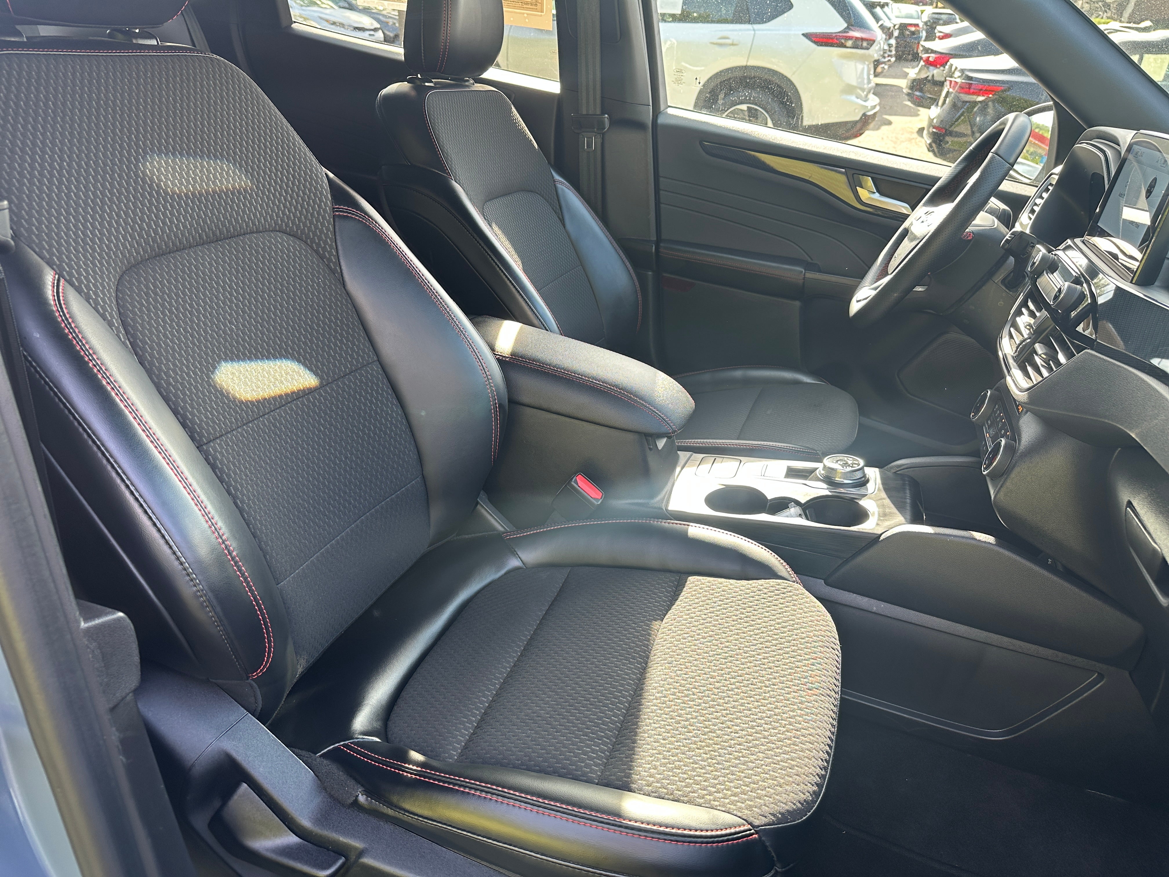 2024 Ford Escape ST-Line 2
