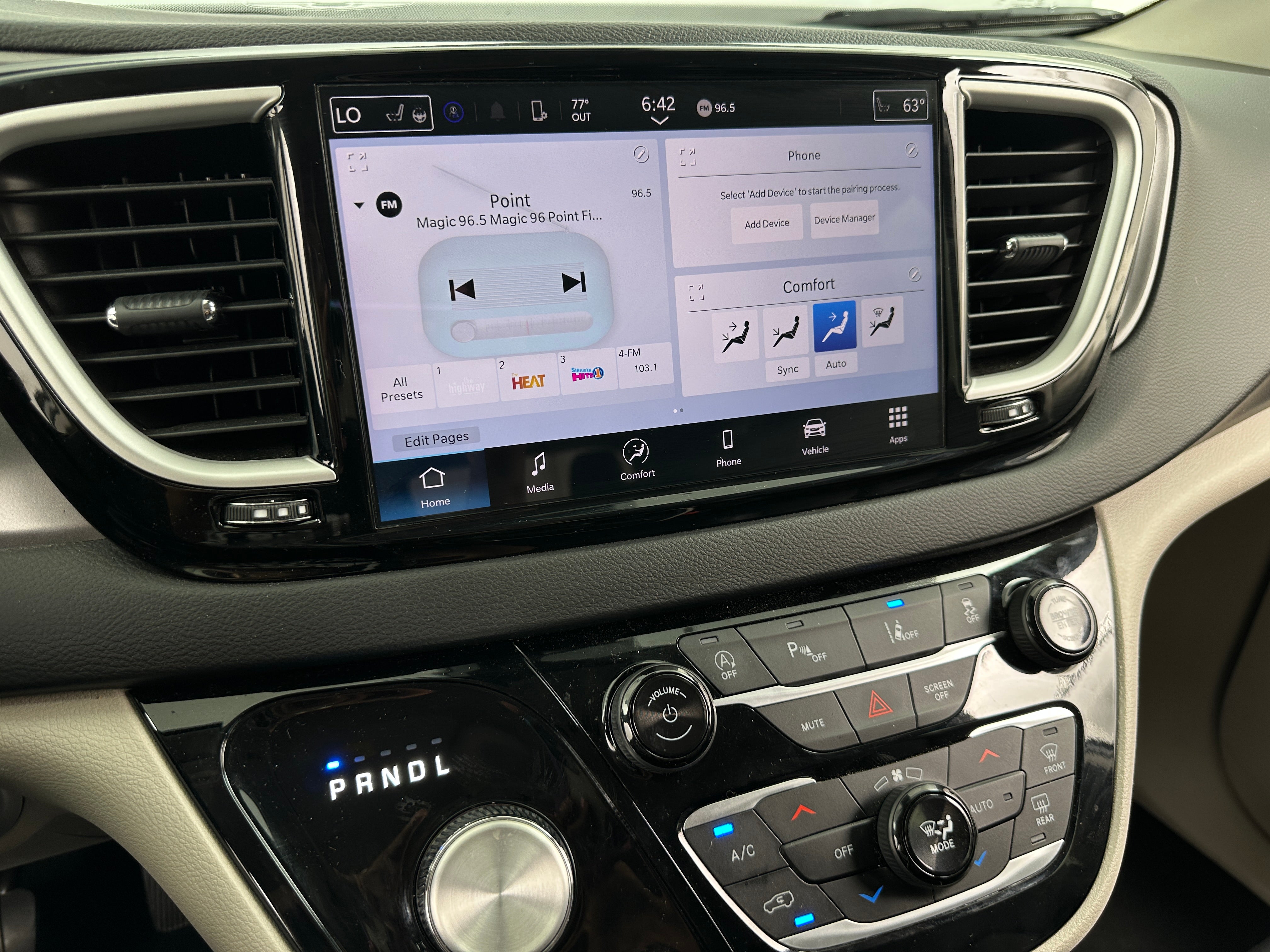 2024 Chrysler Pacifica Touring L 3