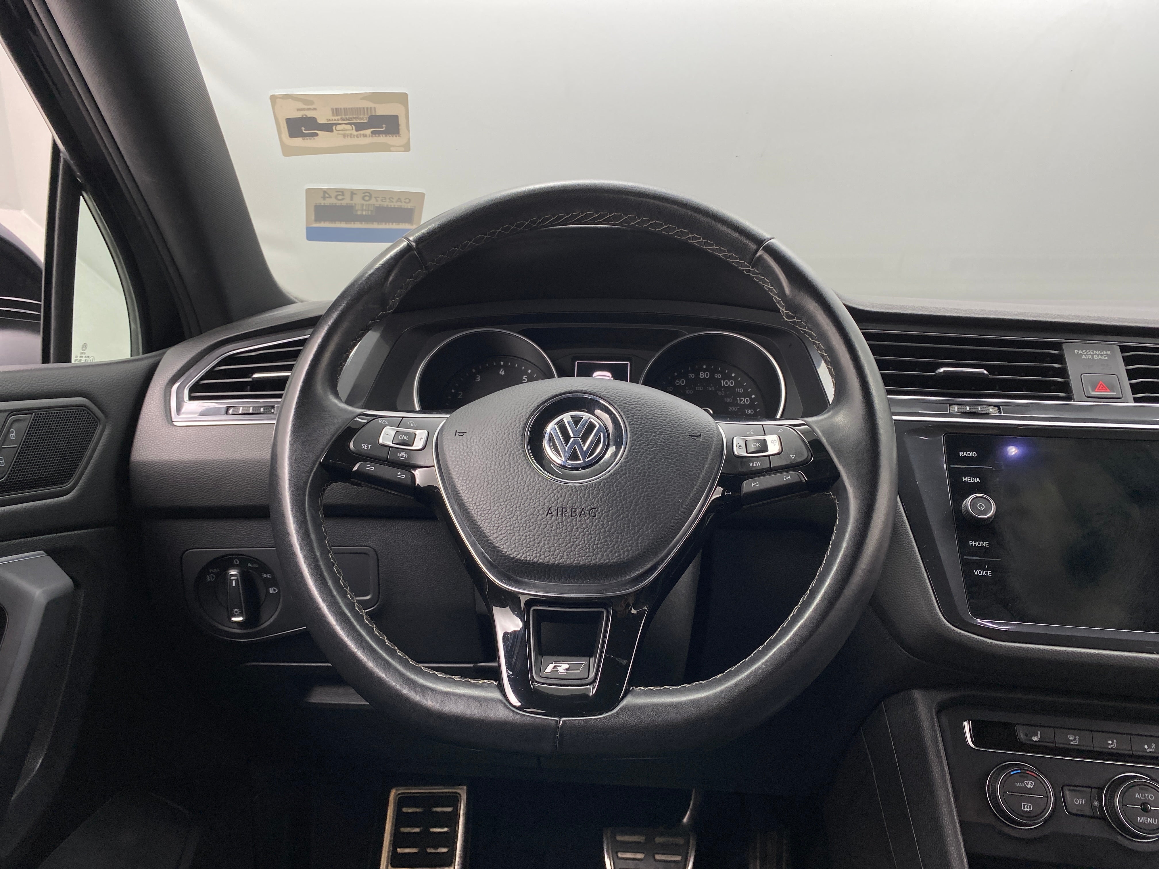 2020 Volkswagen Tiguan SE R-Line Black 4