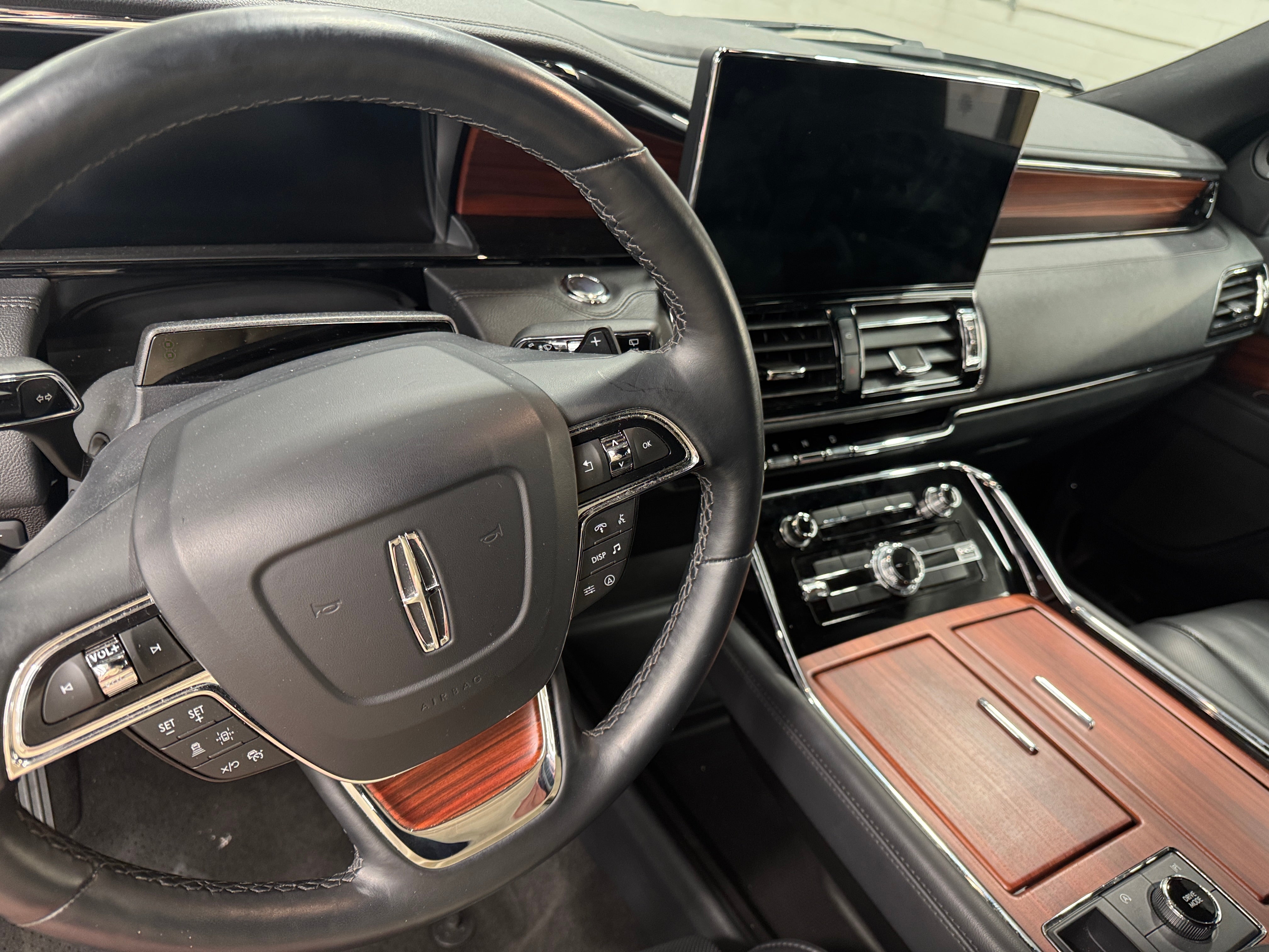 2024 Lincoln Navigator Premiere 2