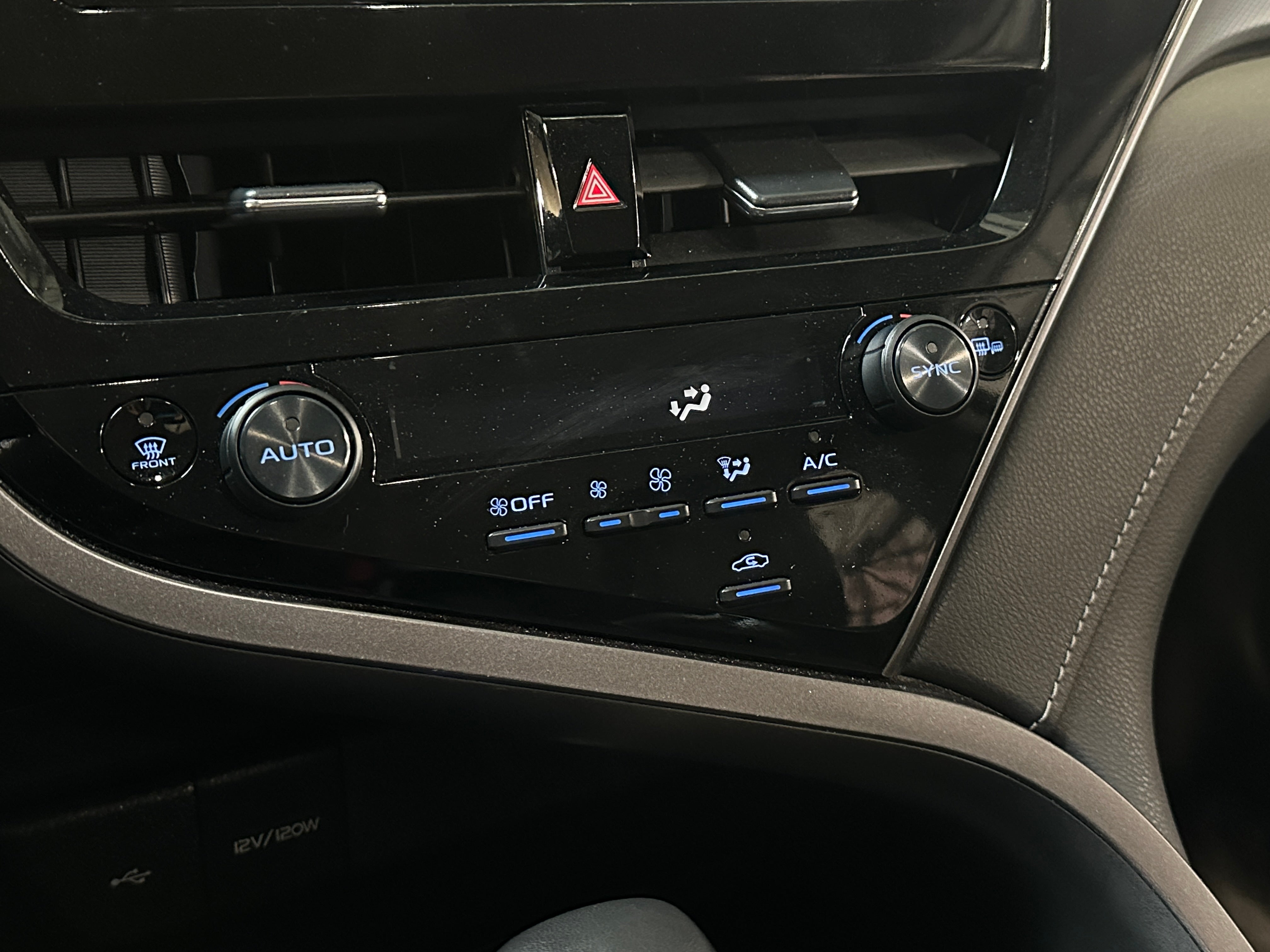 2024 Toyota Camry SE 3