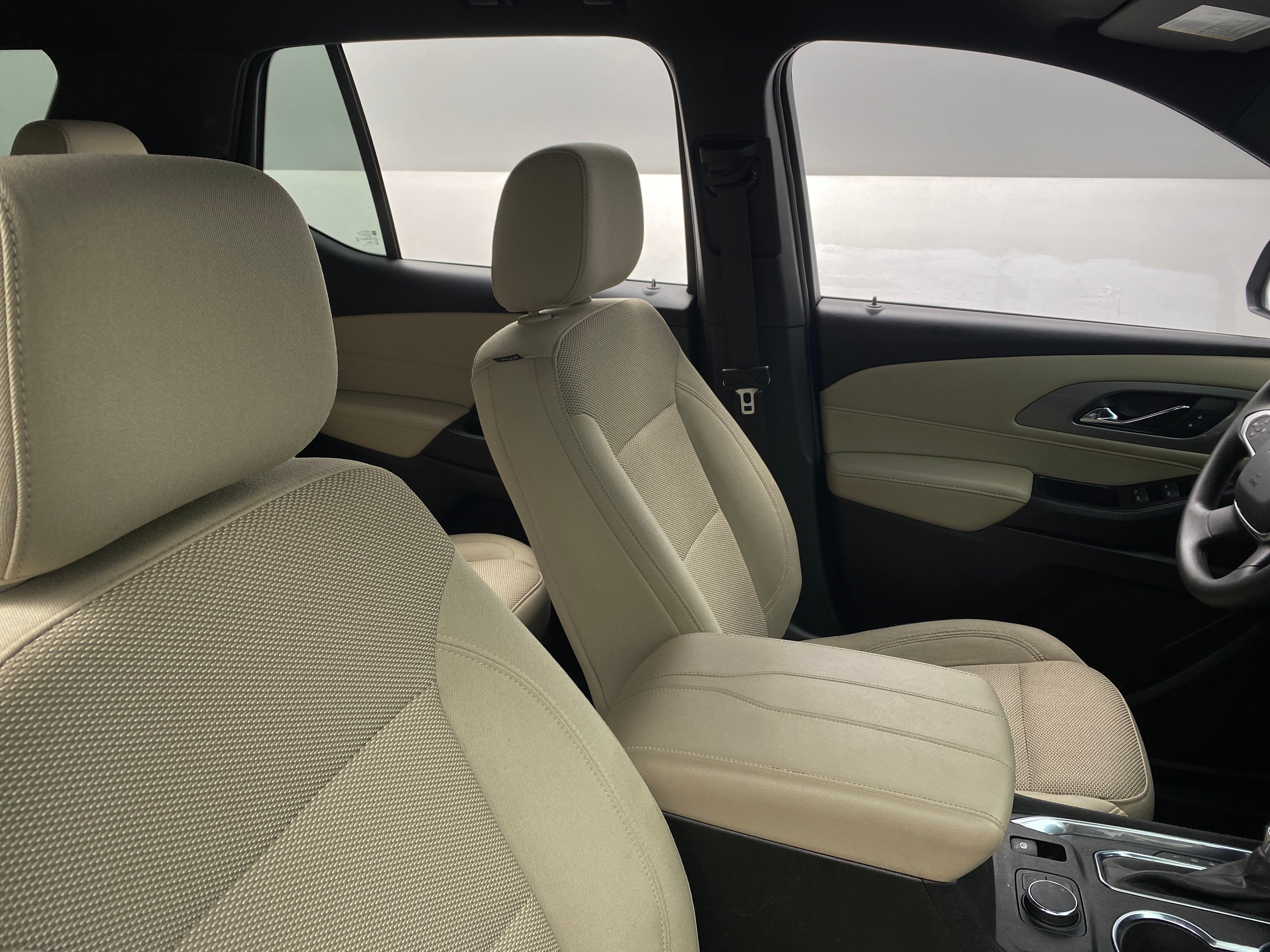 2023 Chevrolet Traverse LS 2
