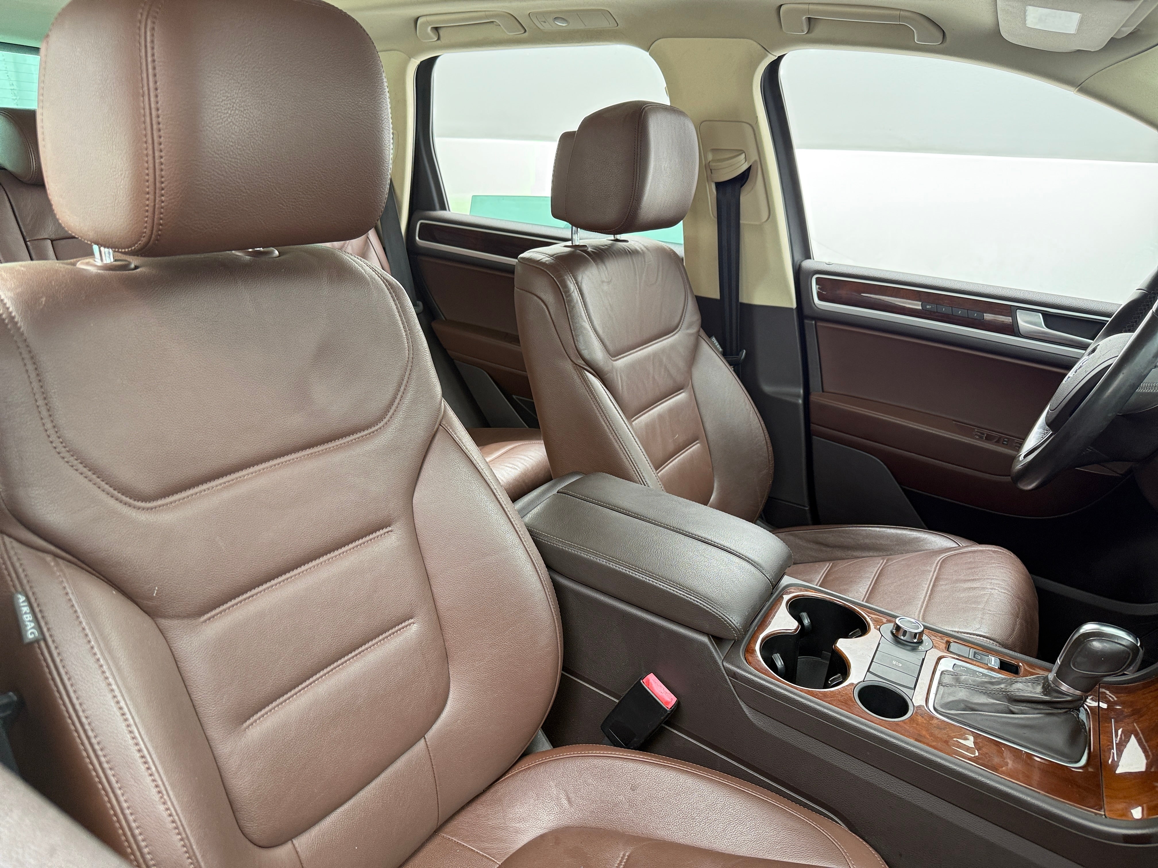 2012 Volkswagen Touareg TDI Lux 2