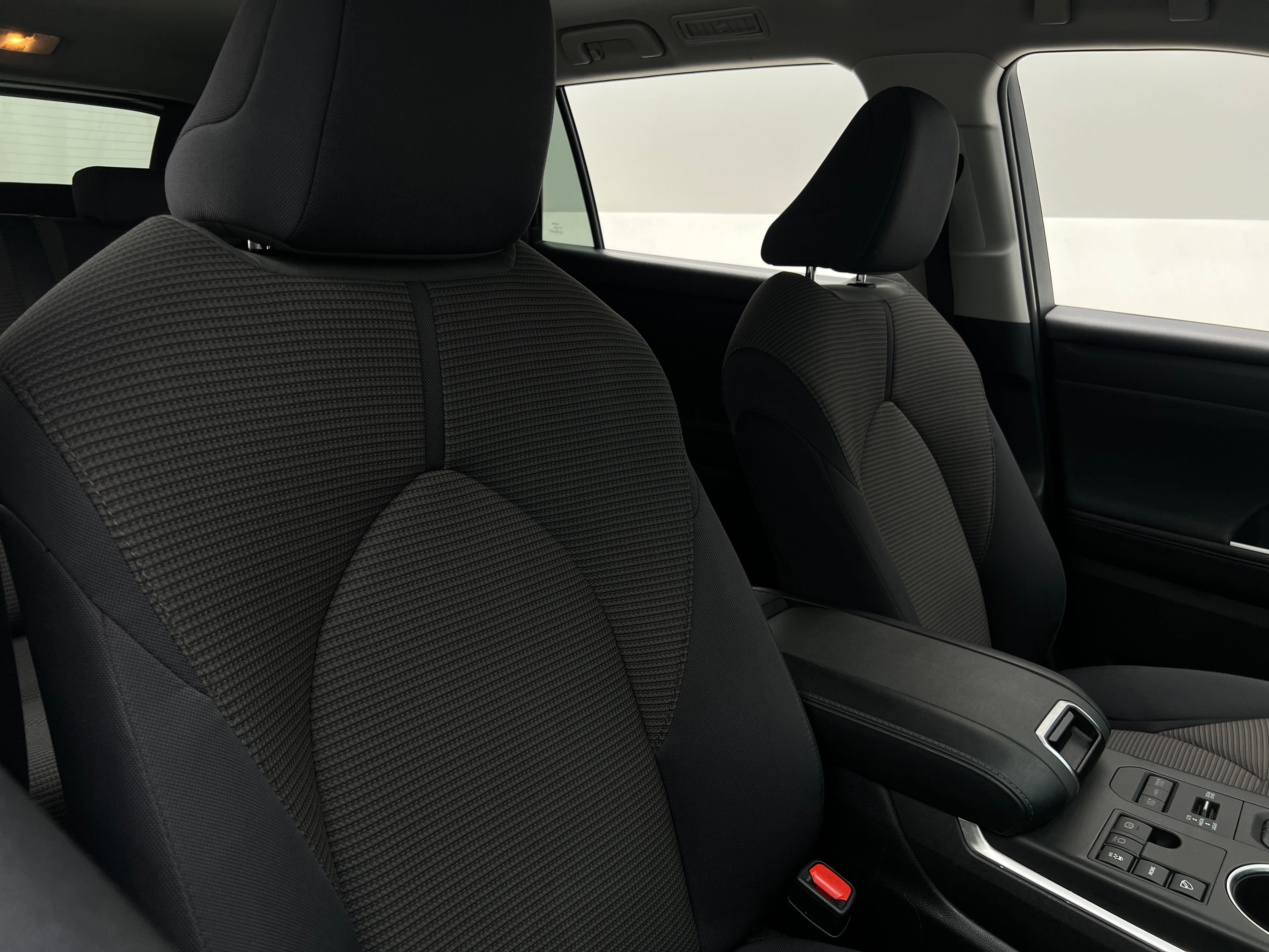 2023 Toyota Highlander LE 2