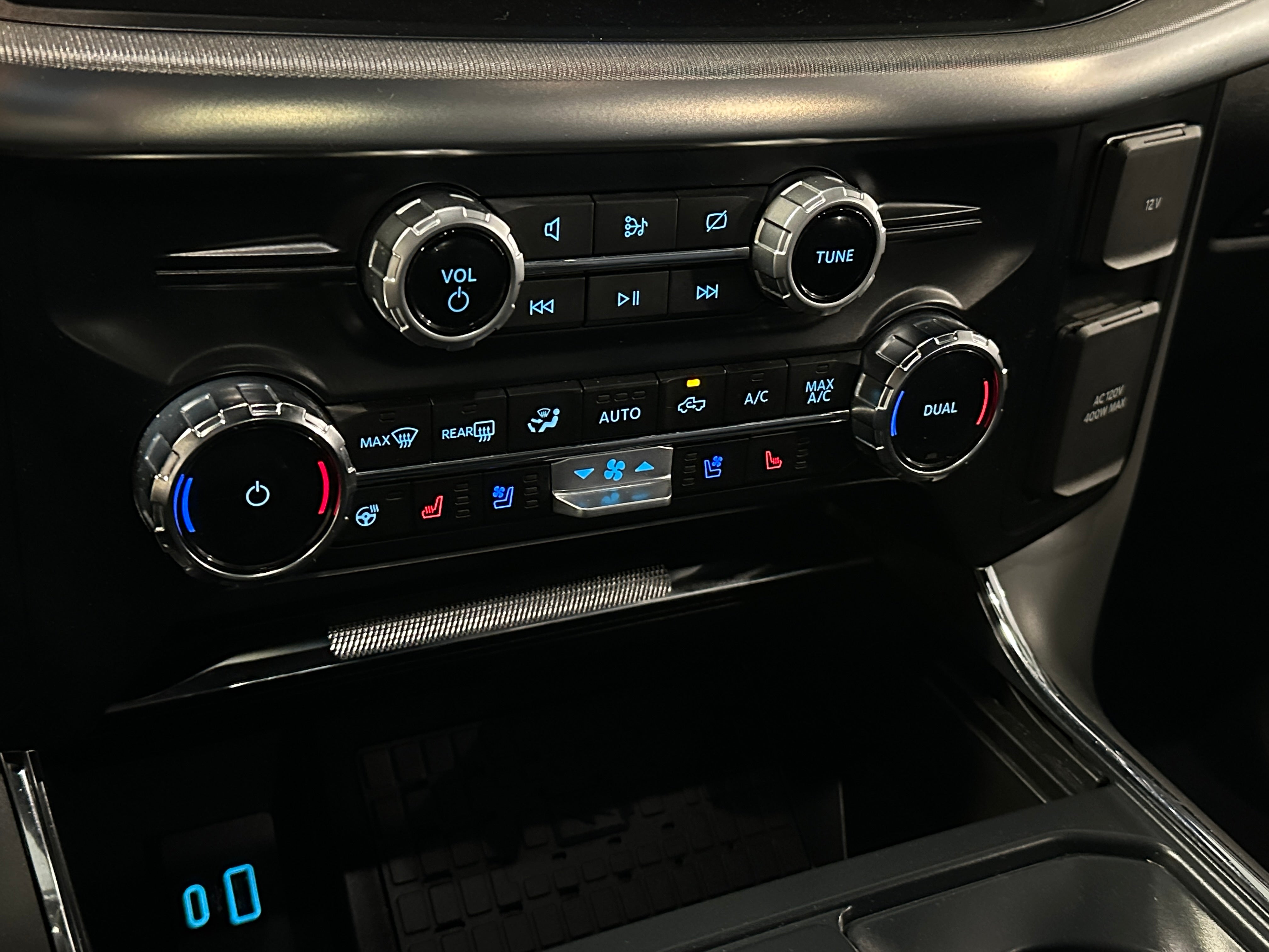 2024 Ford Econoline E-150 3