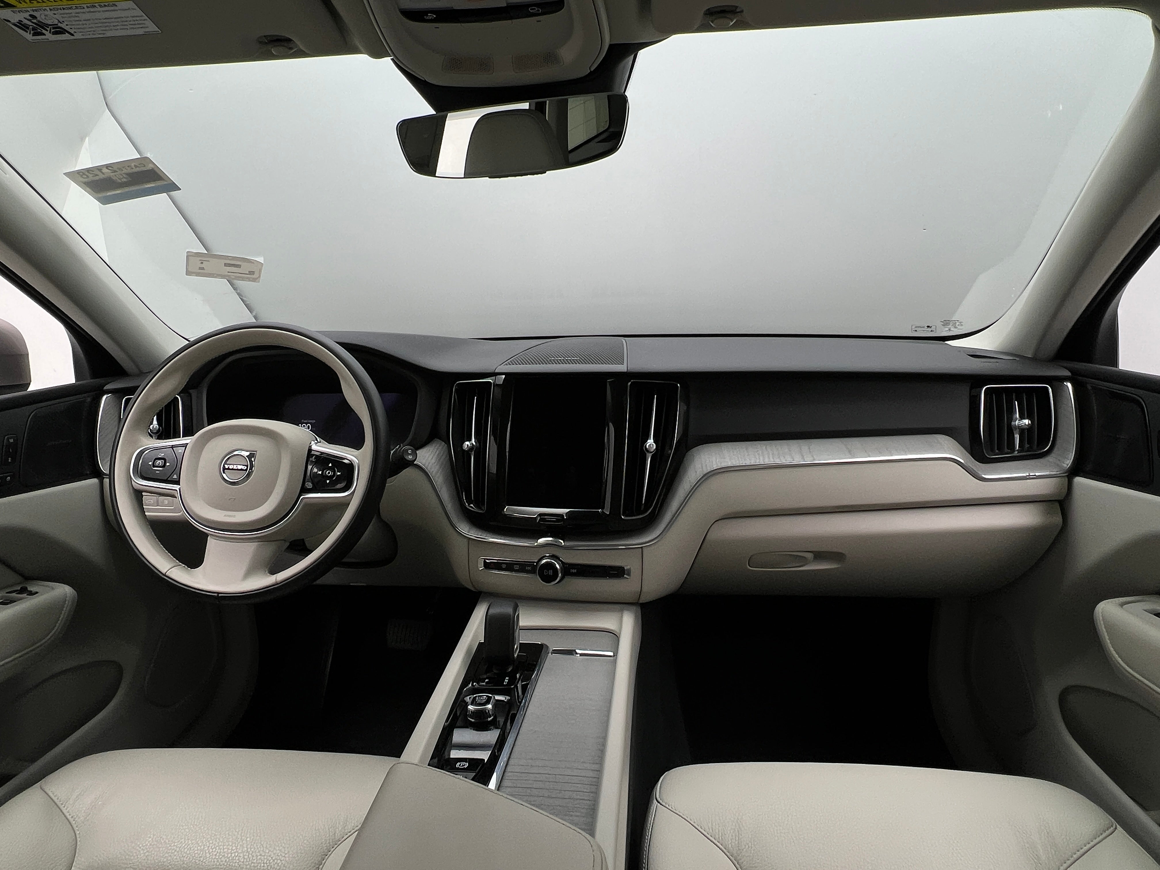 2023 Volvo XC60 Recharge Core 2