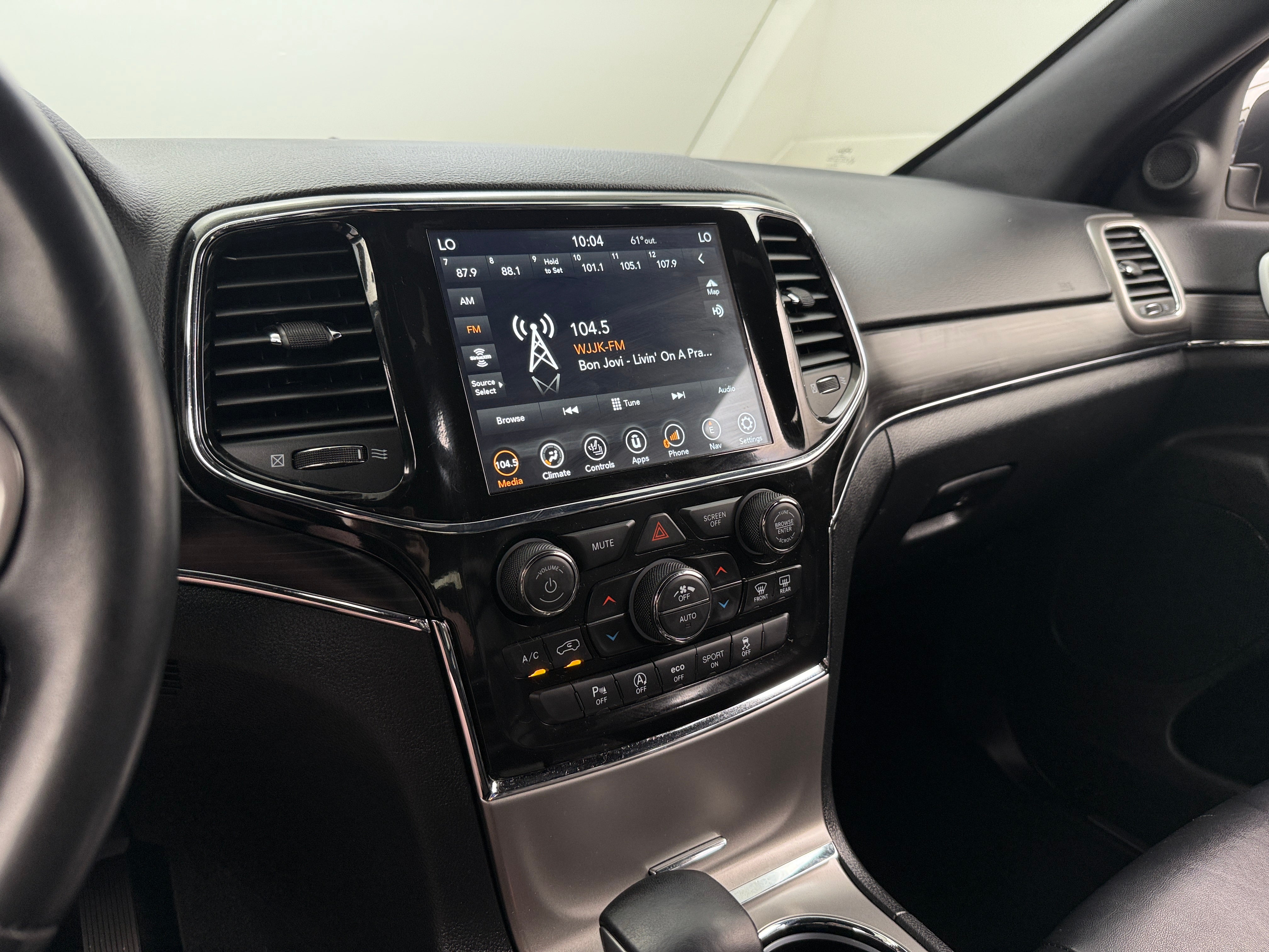 2022 Jeep Grand Cherokee Limited Edition 3