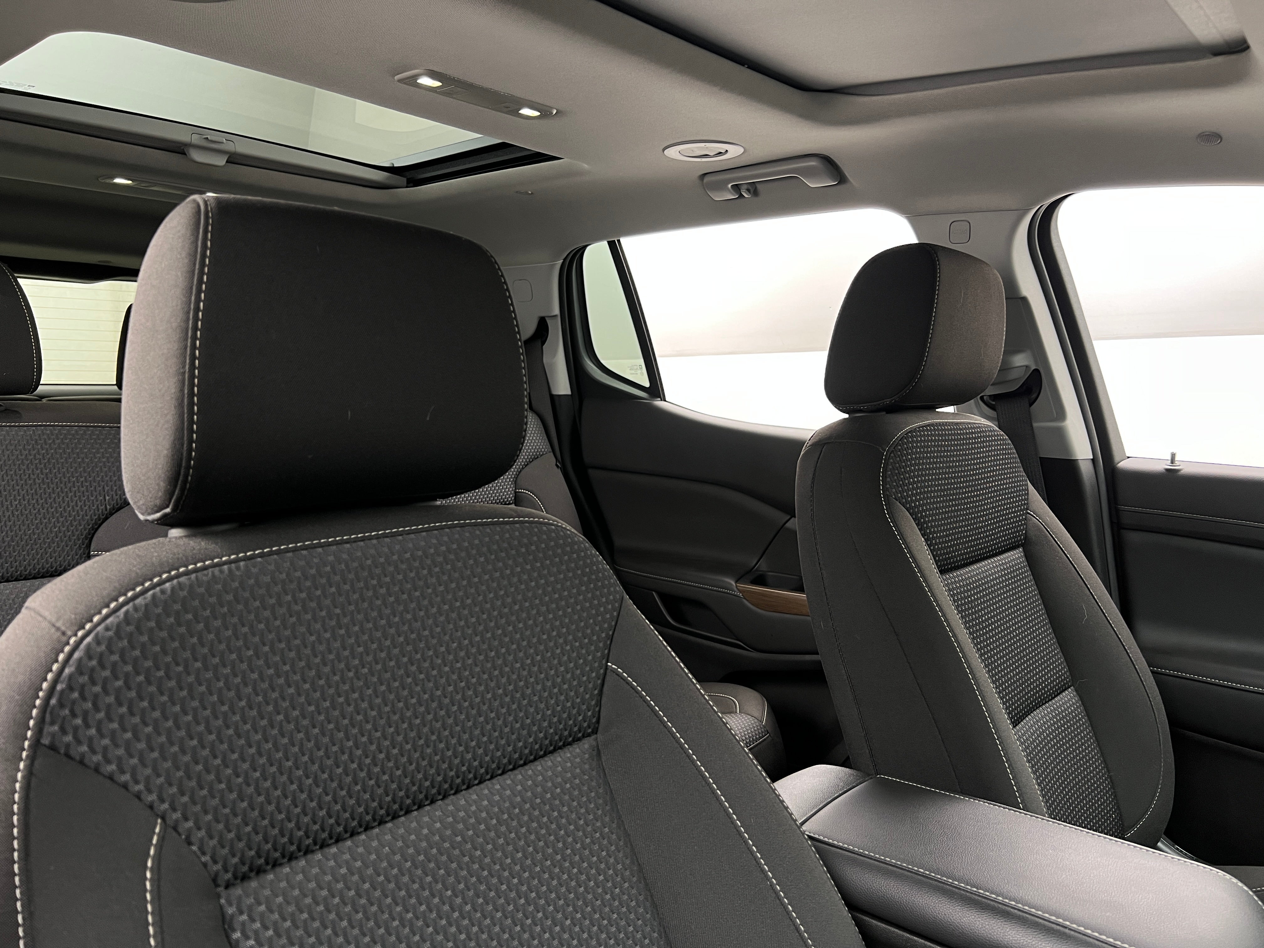 2023 GMC Acadia SLE 2