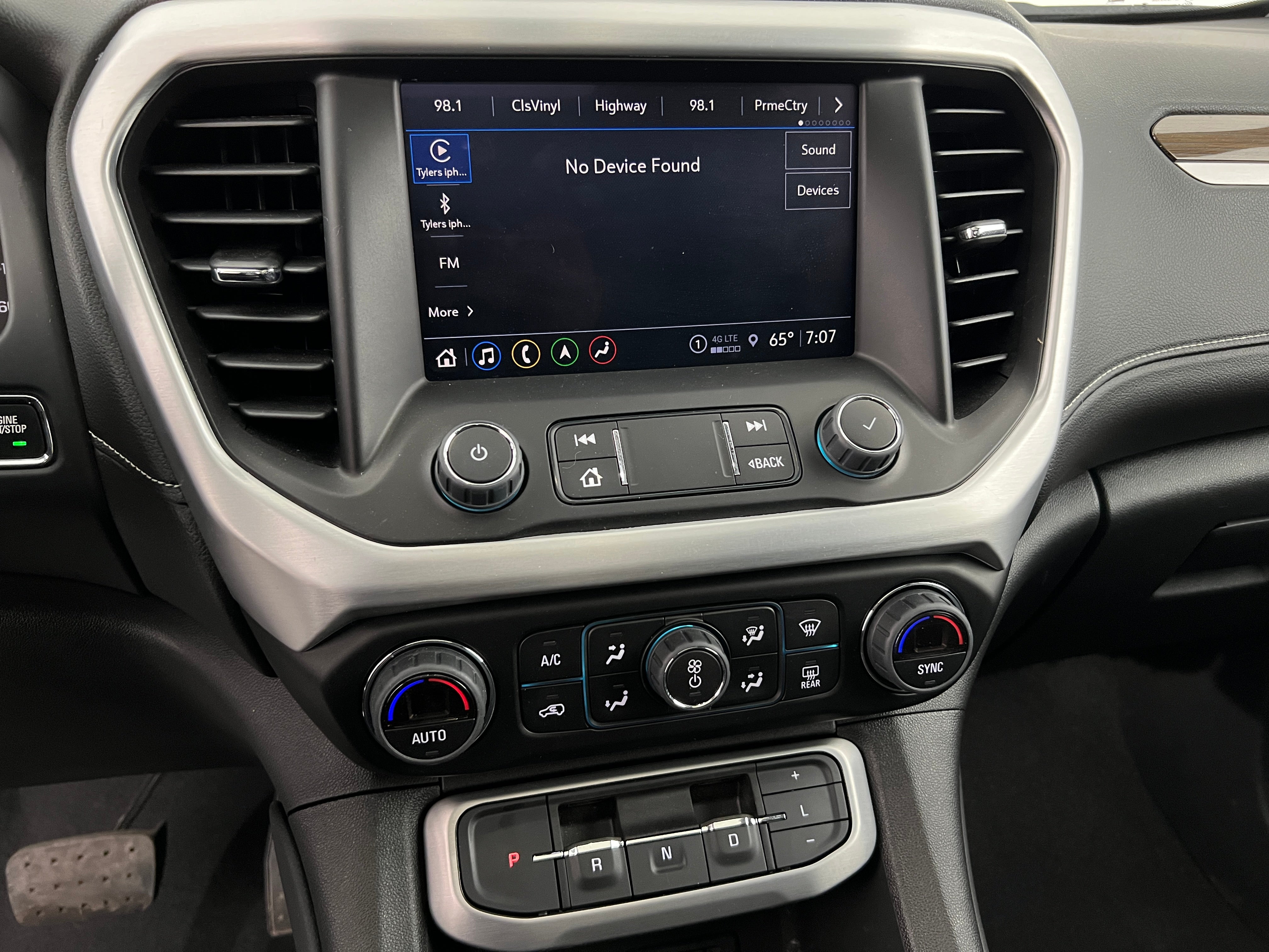 2023 GMC Acadia SLE 4