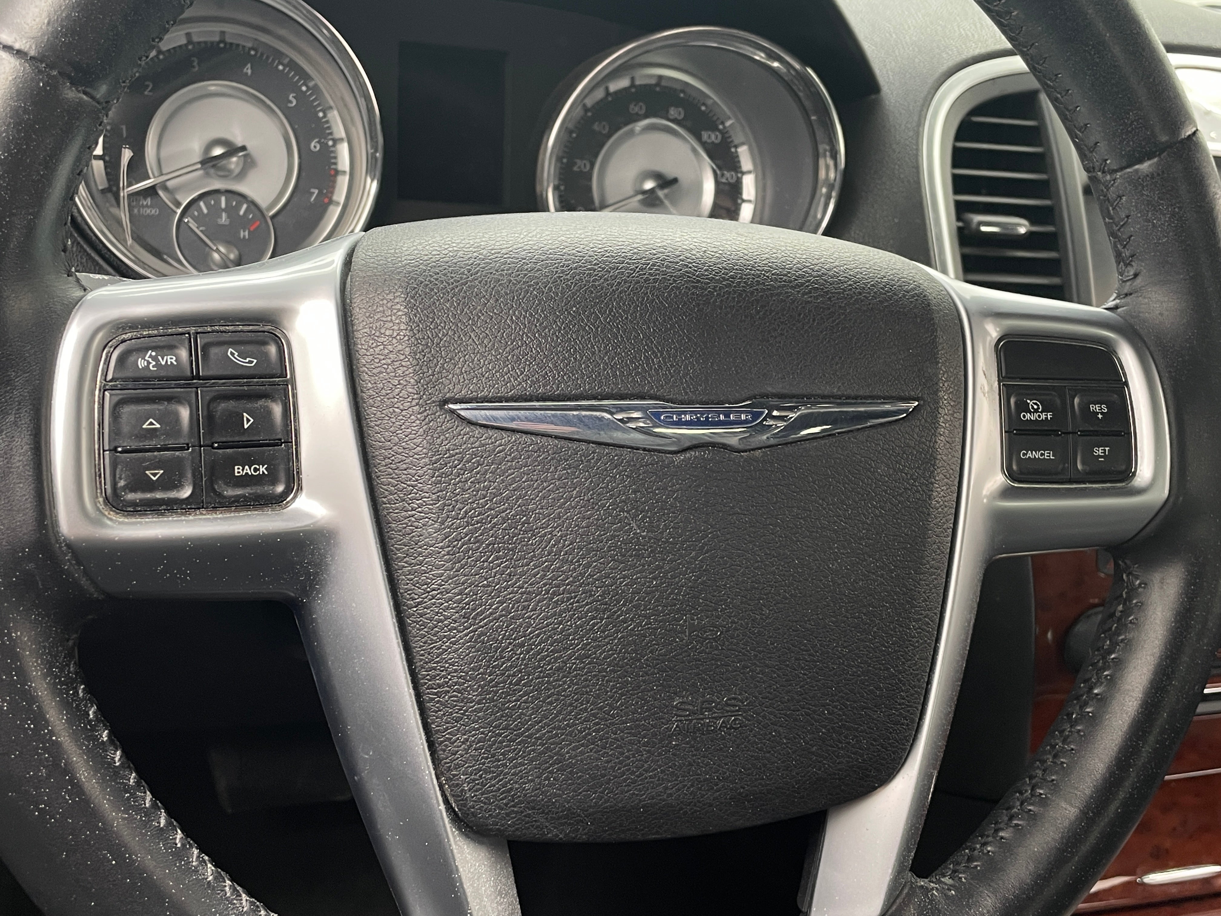 2013 Chrysler 300  4