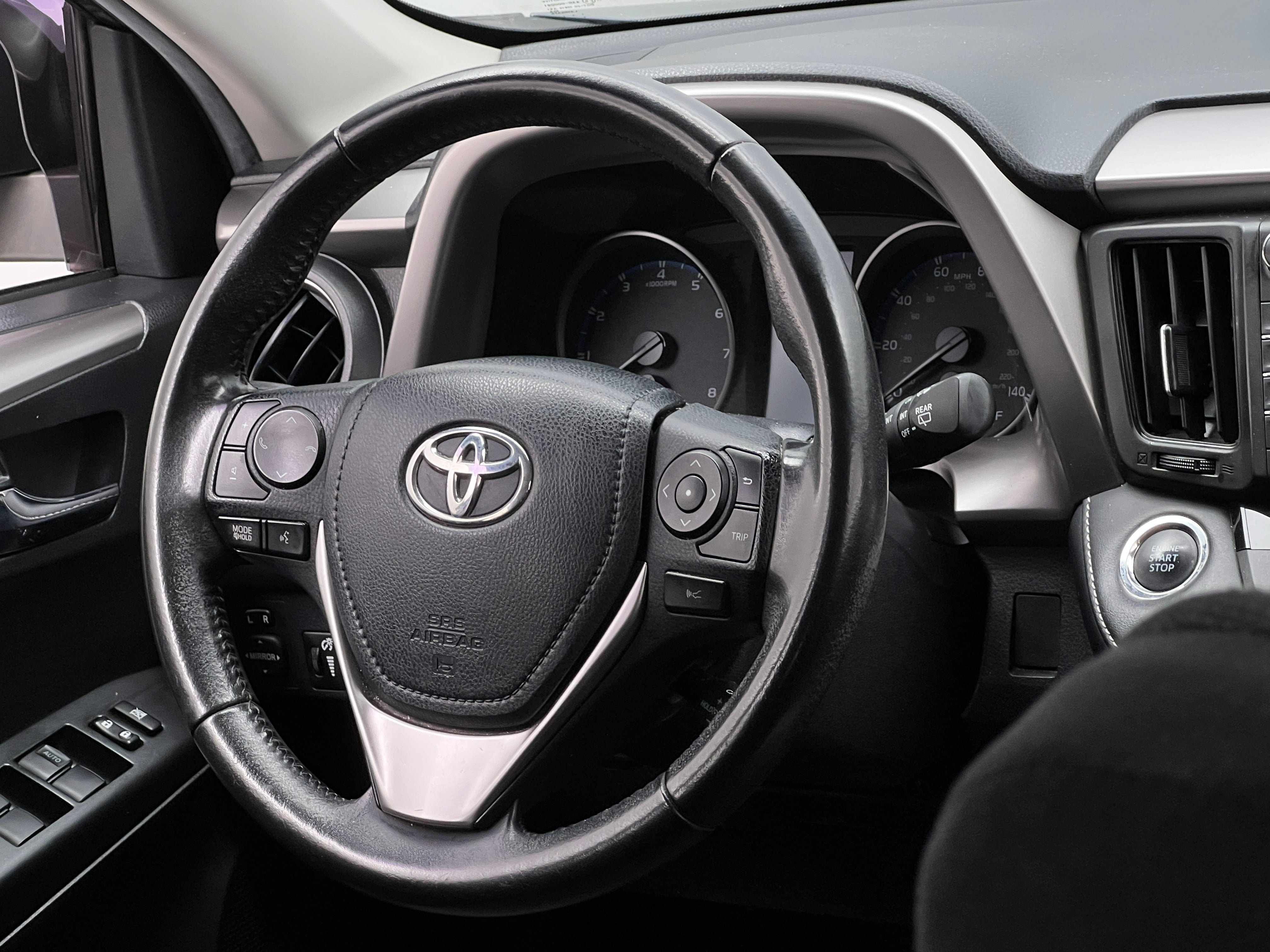 2017 Toyota RAV4 XLE 5