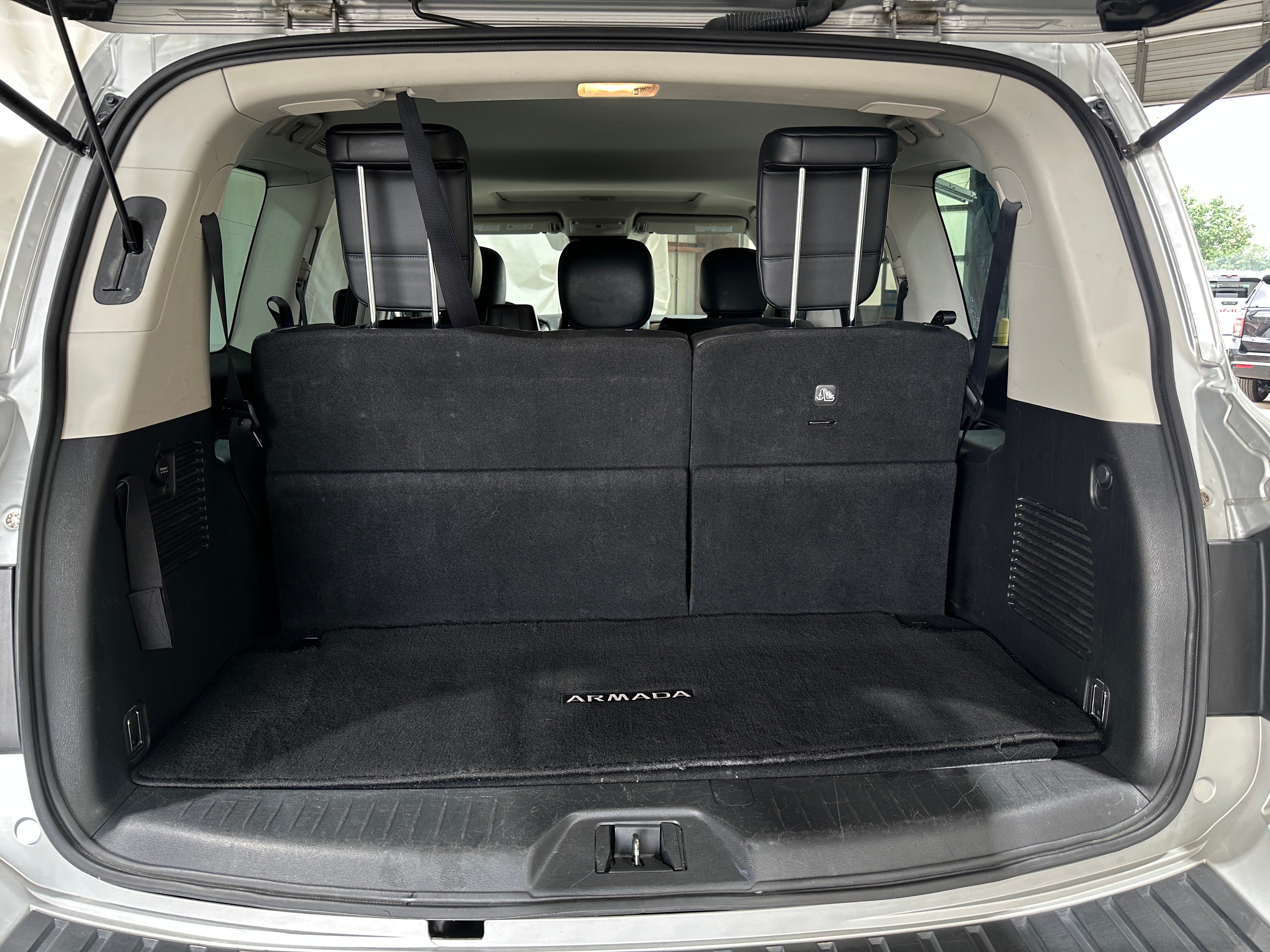 2023 Nissan Armada SL 6