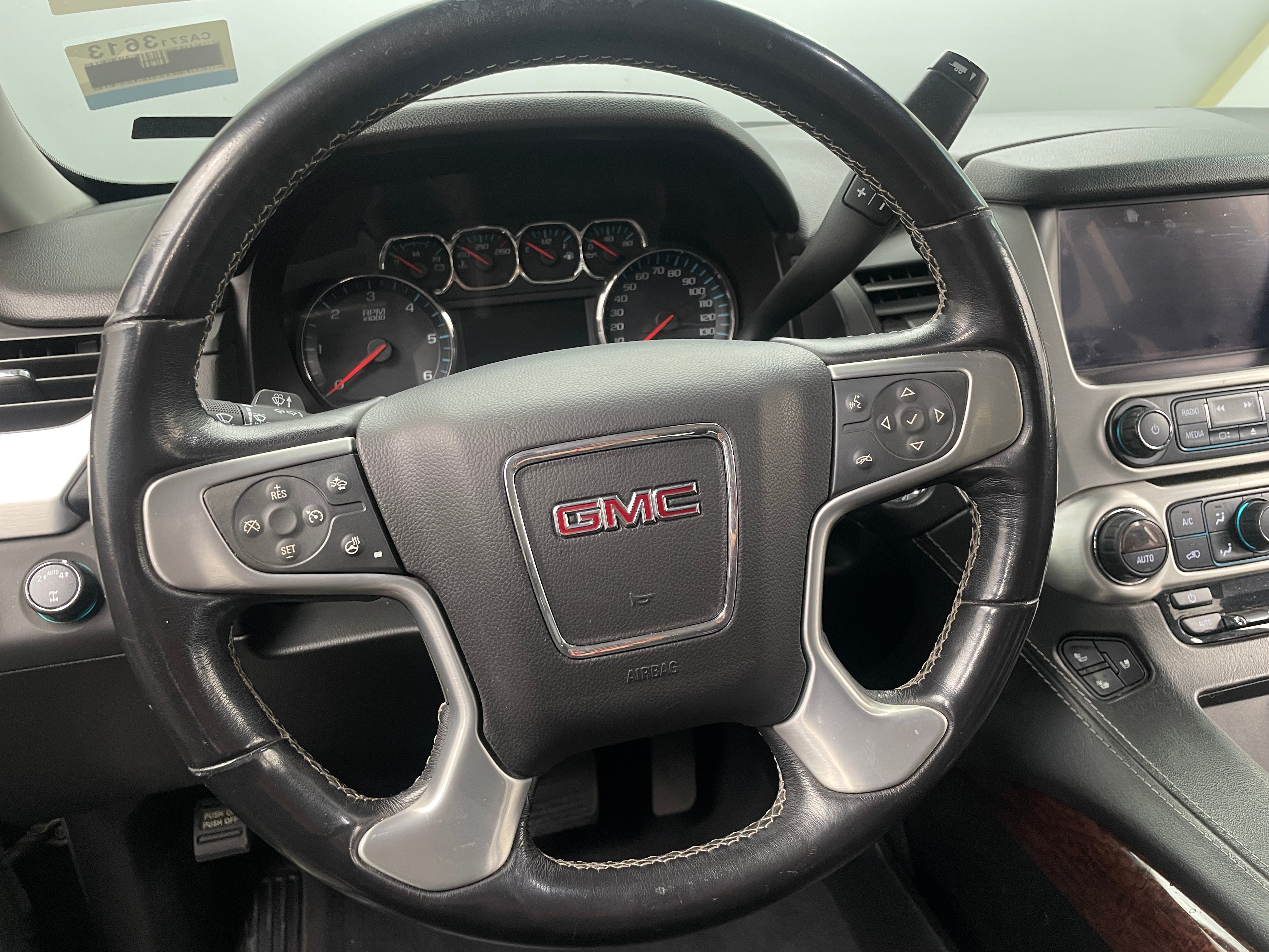 Thumbnail: 2019 GMC Yukon XL - 3