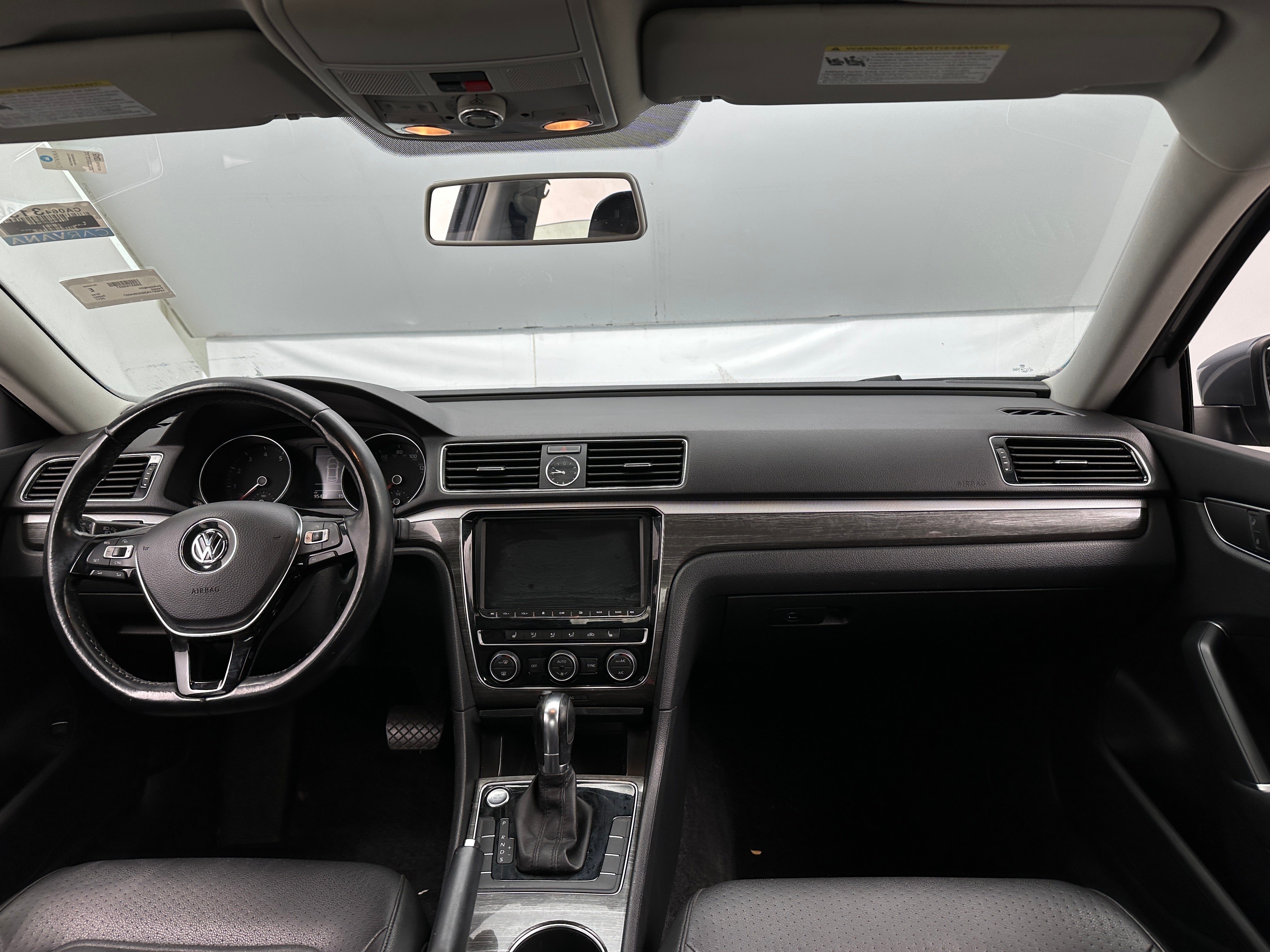 2017 Volkswagen Passat SE 2