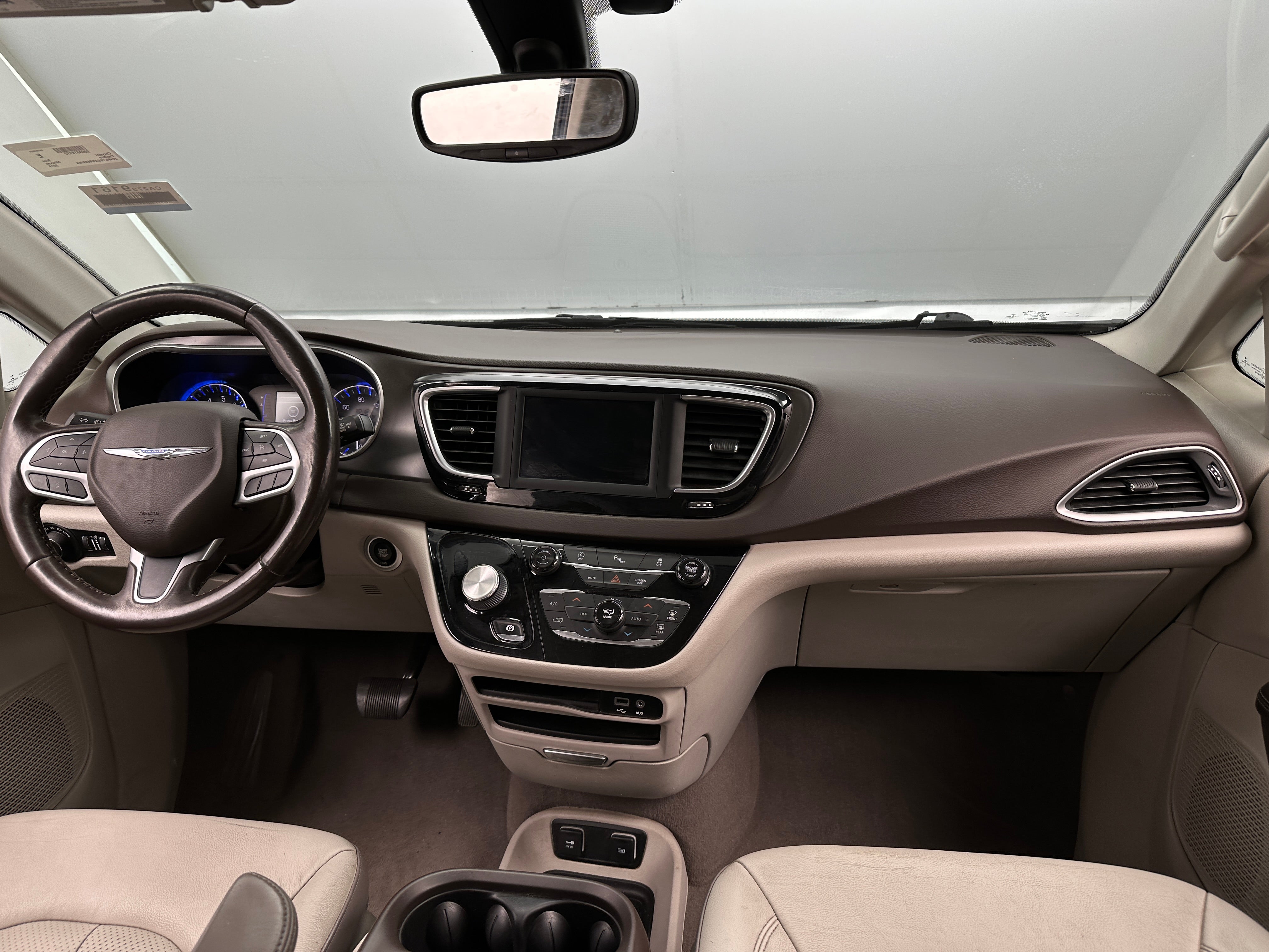 2019 Chrysler Pacifica Touring L 2