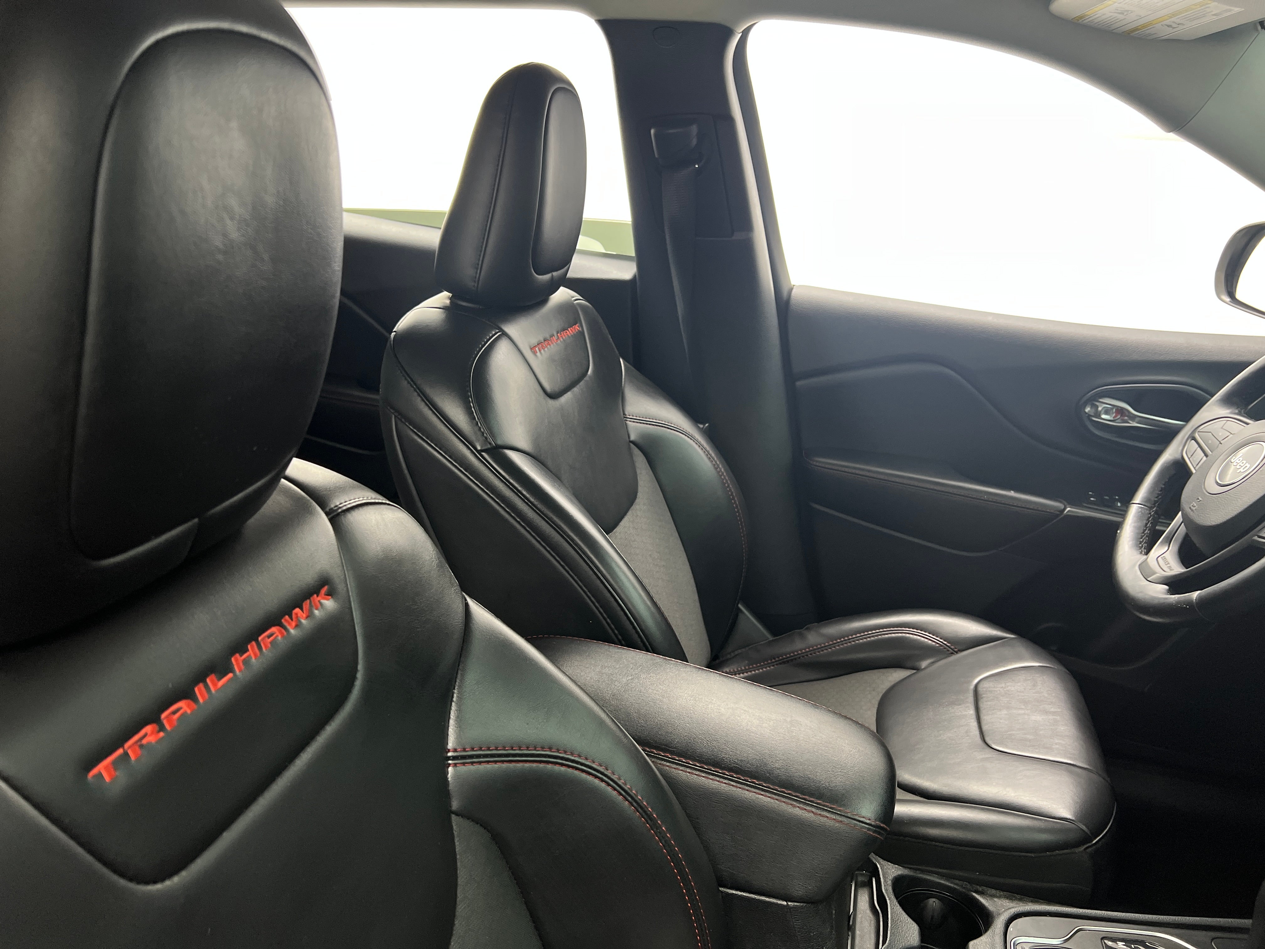 2019 Jeep Cherokee Trailhawk 2