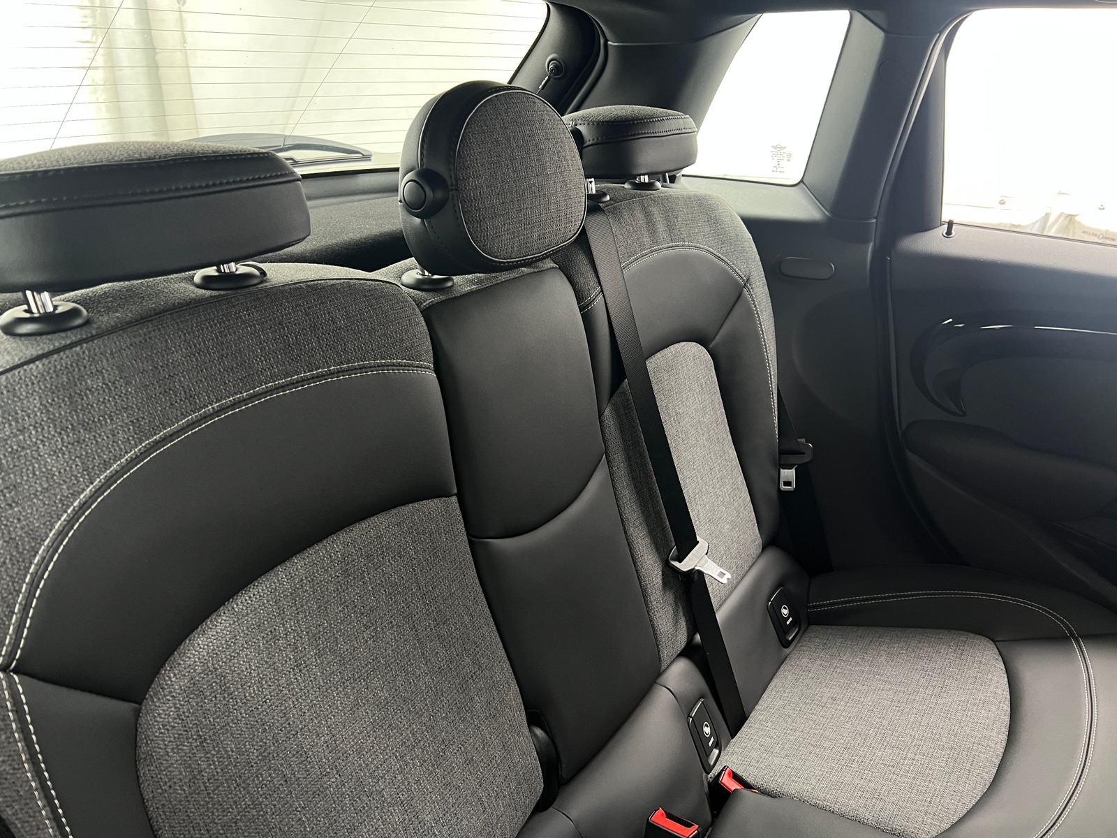 Thumbnail: 2016 MINI Cooper Hardtop - 5