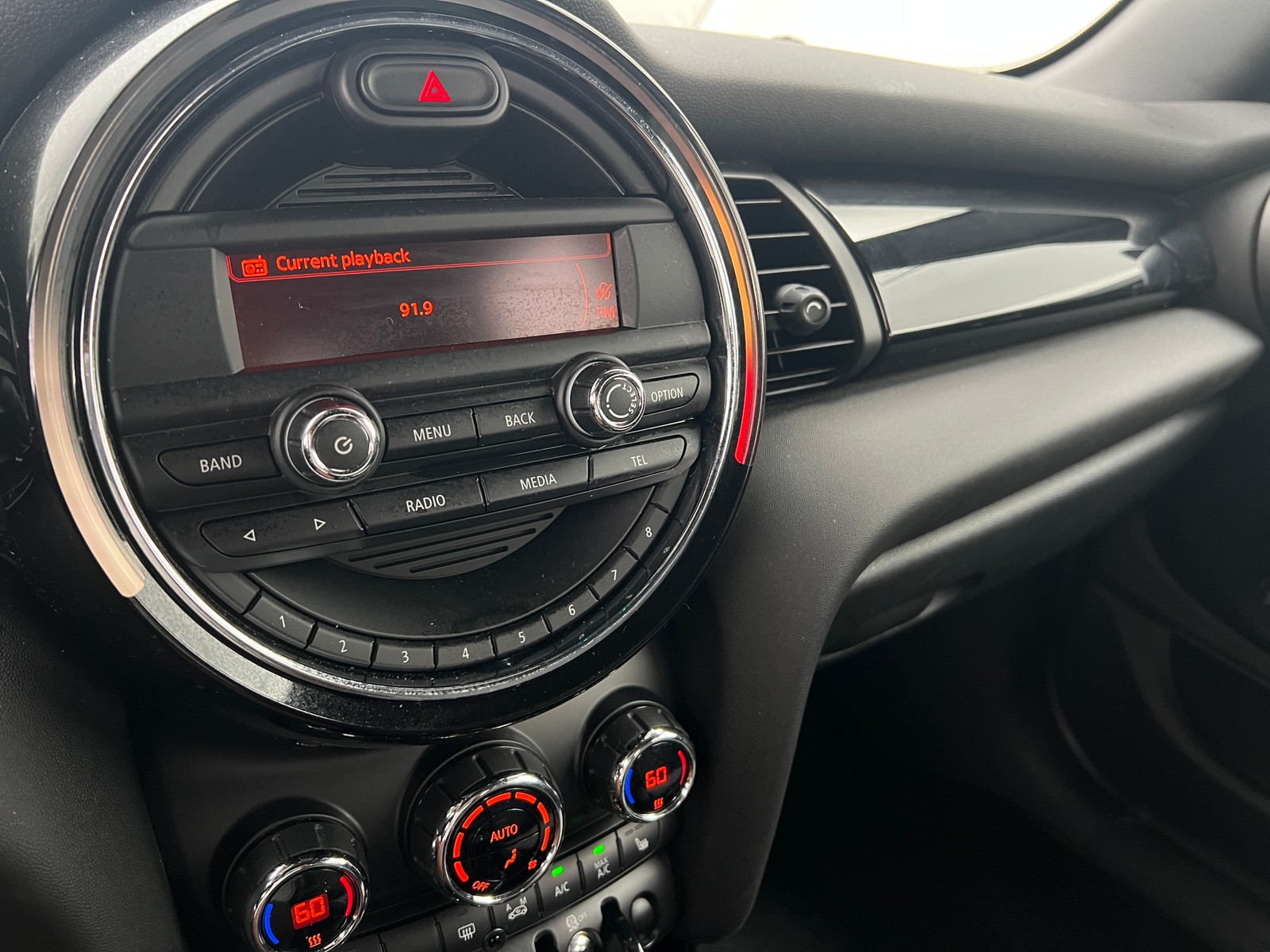 Thumbnail: 2016 MINI Cooper Hardtop - 3