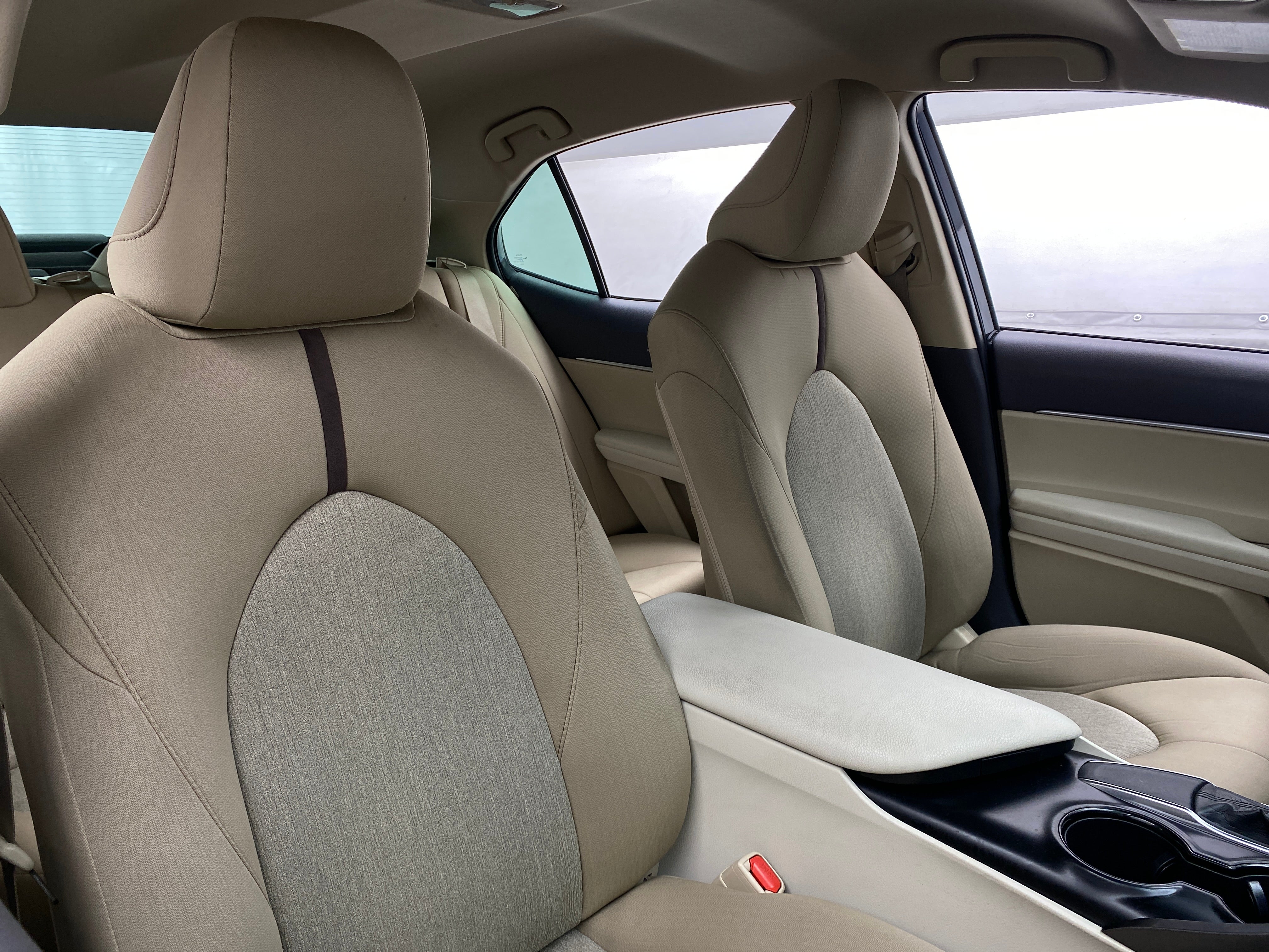 2019 Toyota Camry LE 2