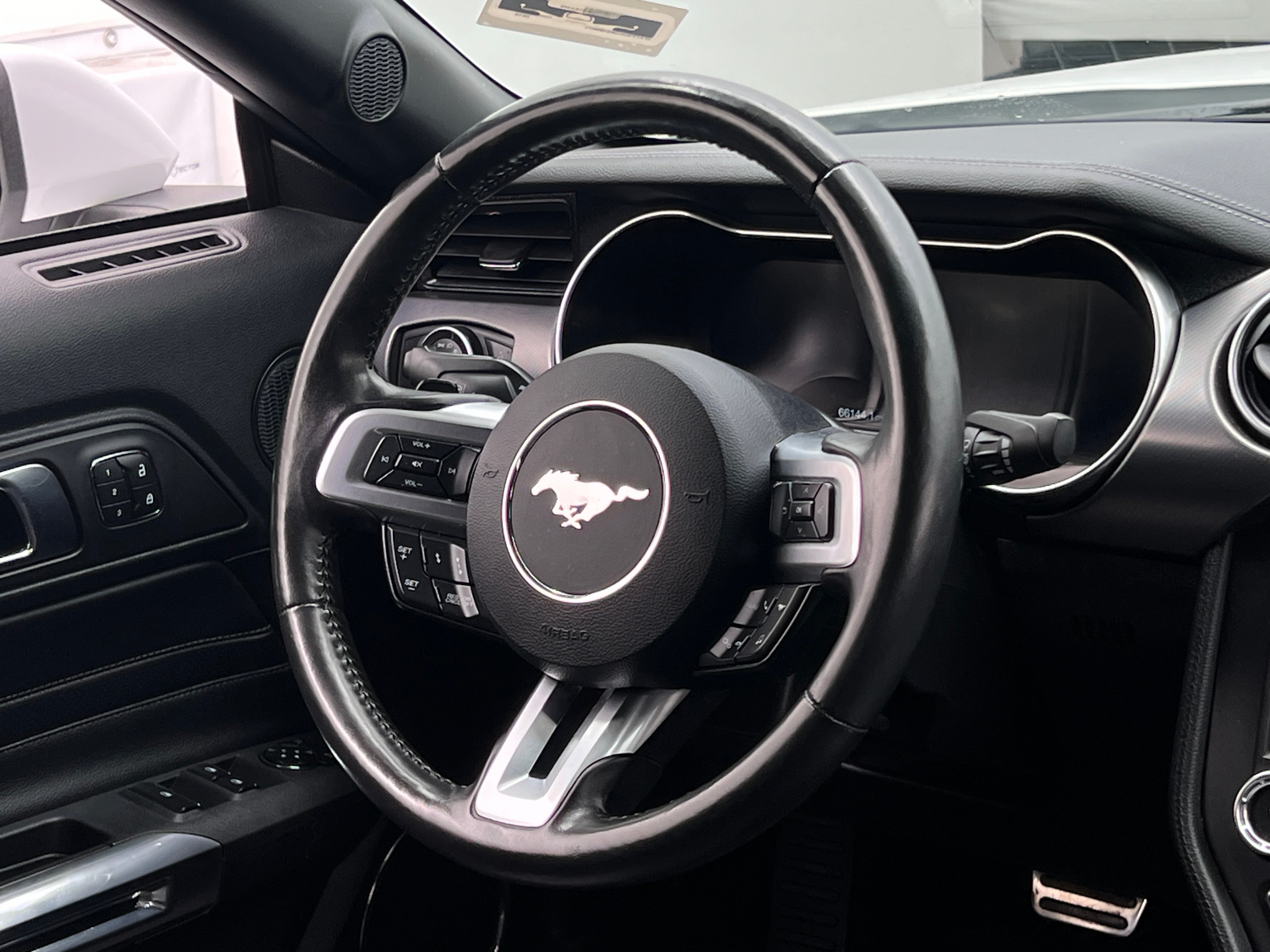 2019 Ford Mustang  4