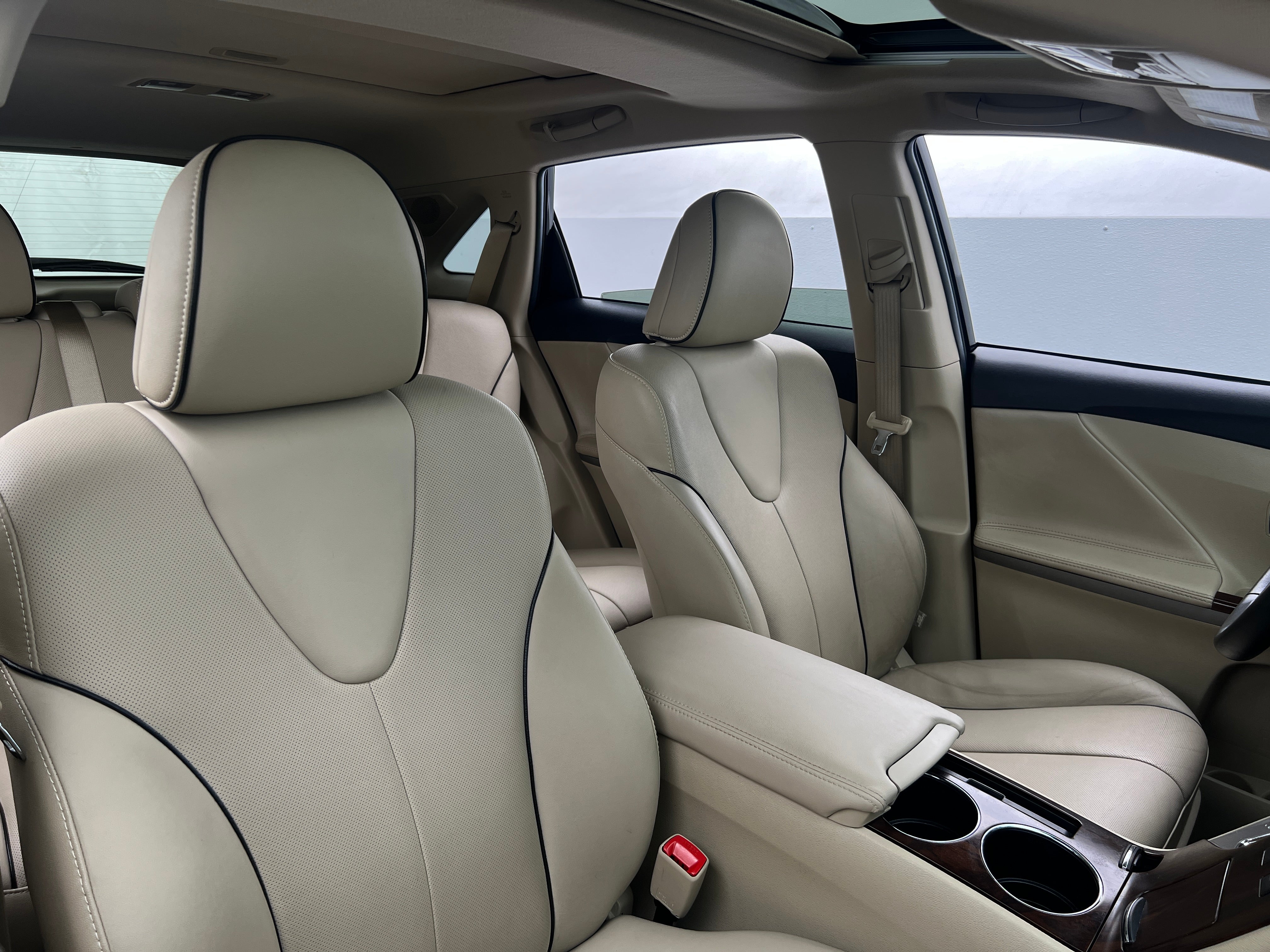 2015 Toyota Venza XLE 2