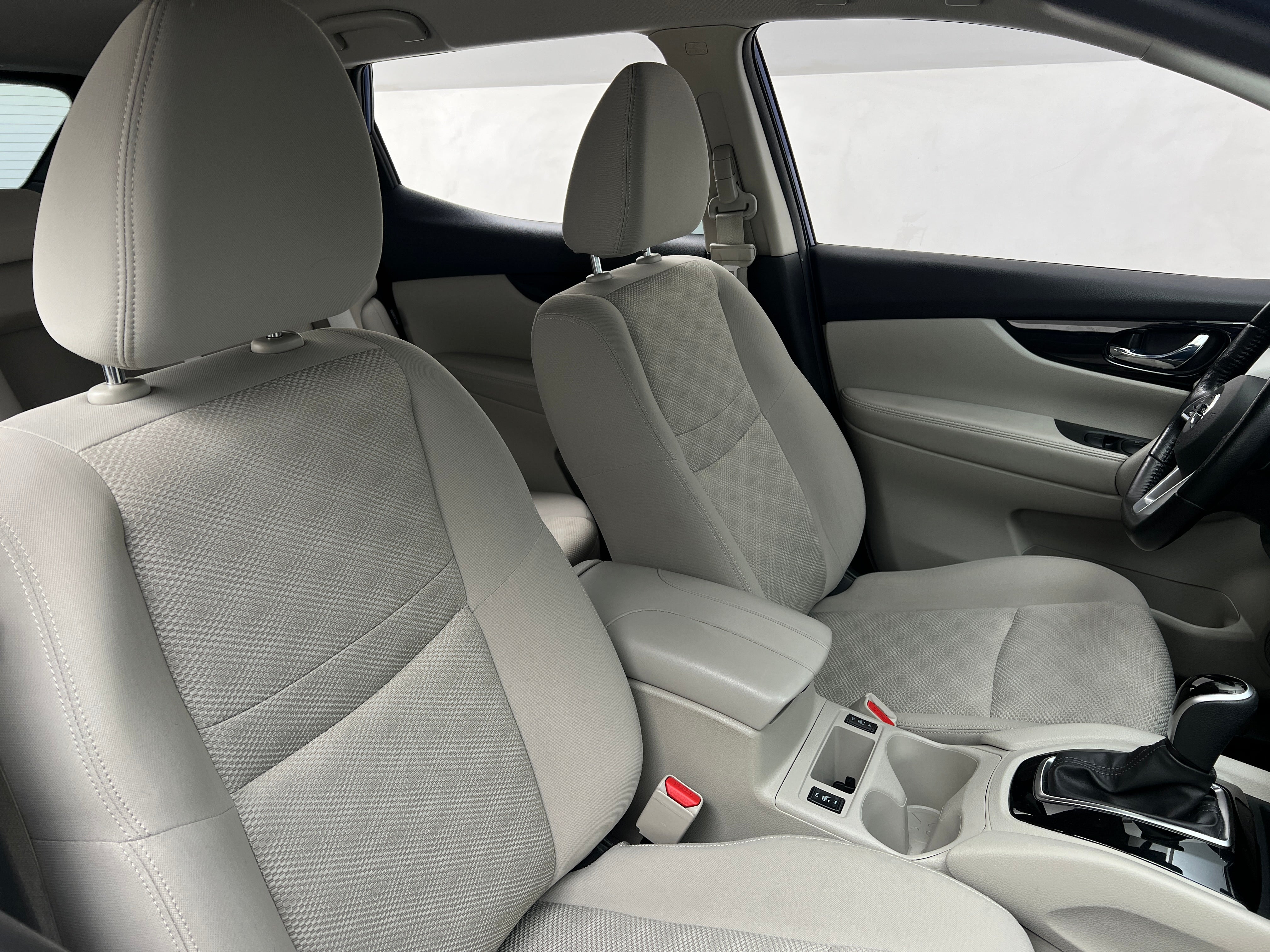 2021 Nissan Rogue Sport SV 2