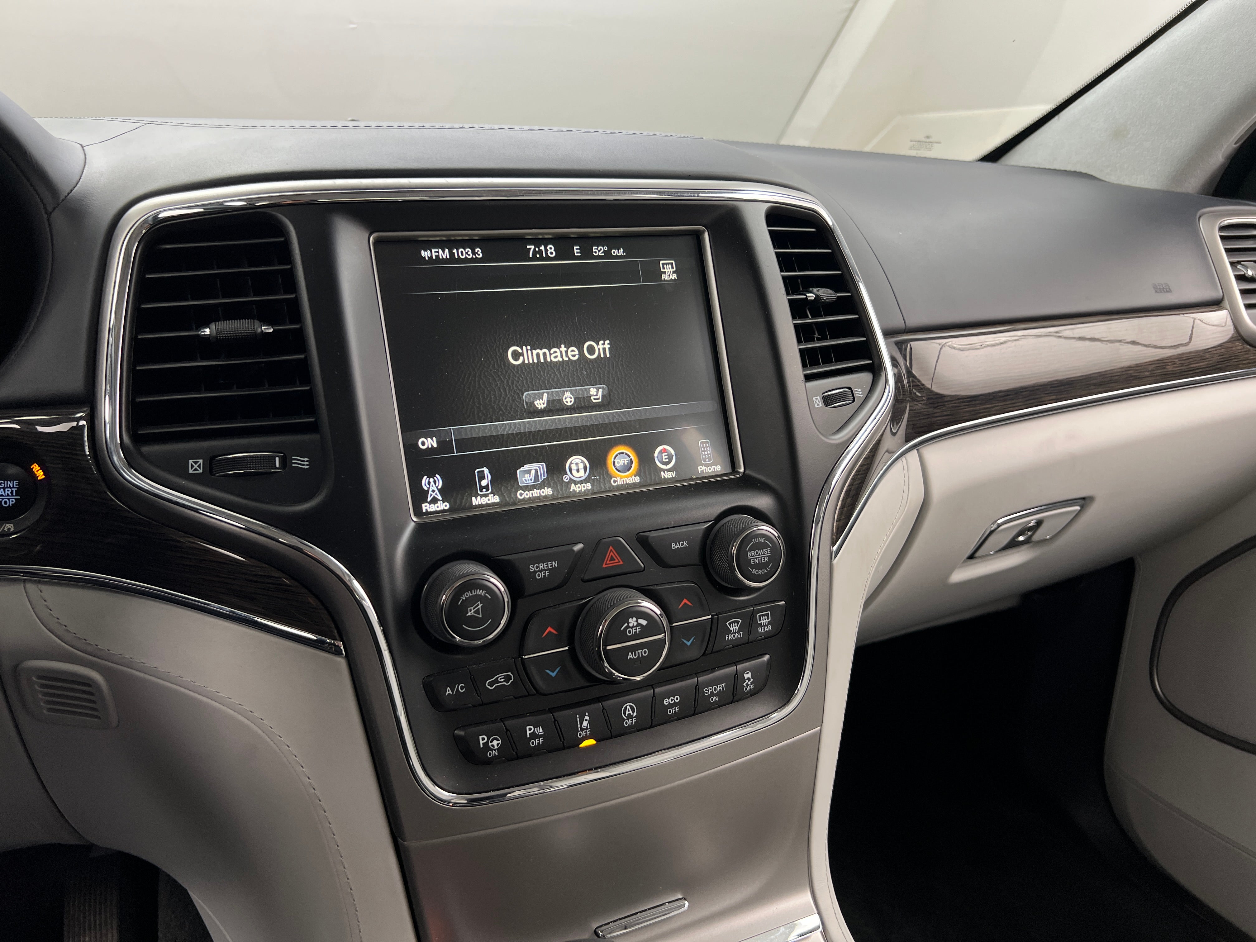 2017 Jeep Grand Cherokee Summit 3