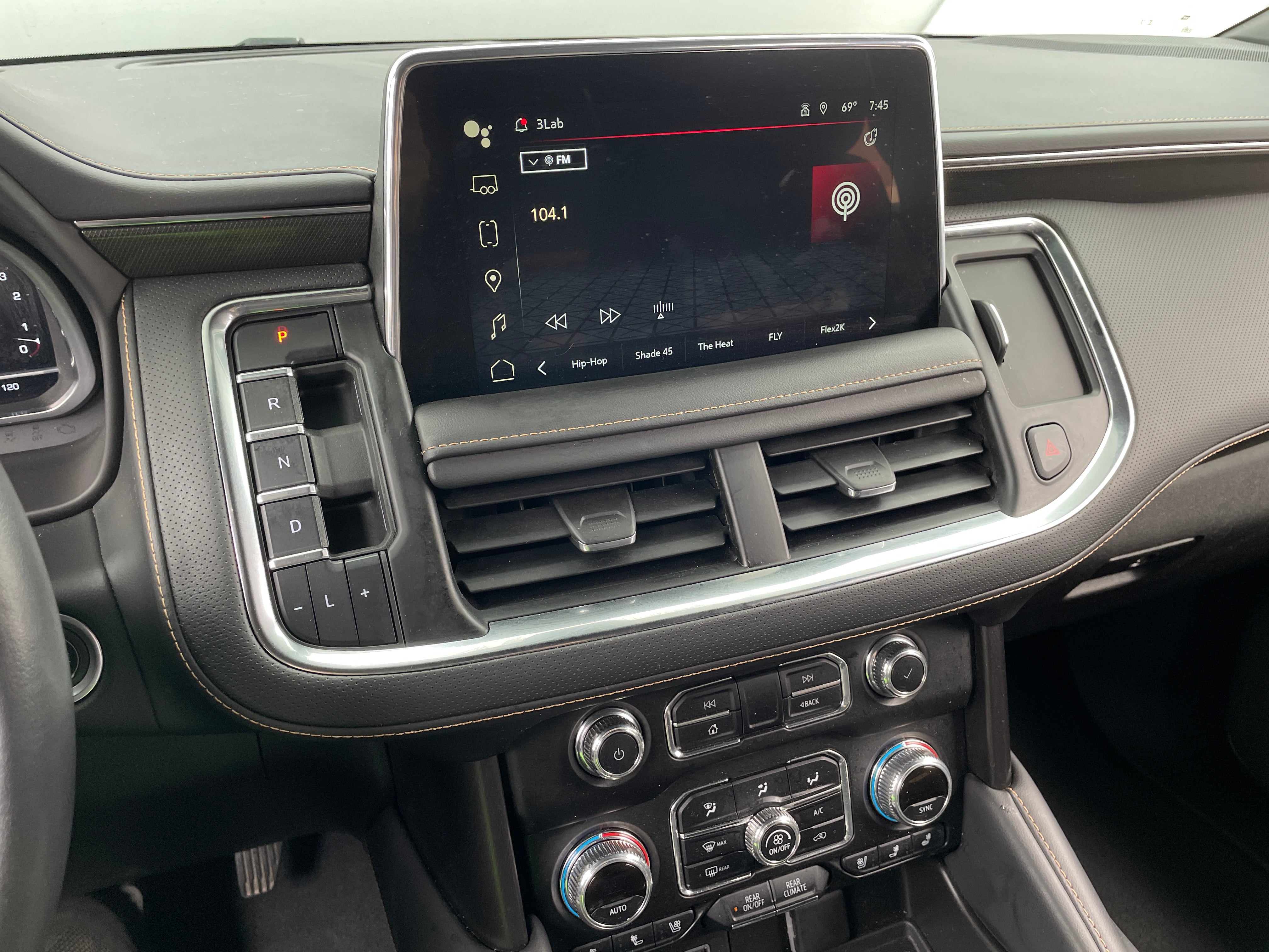 2022 GMC Yukon XL AT4 3