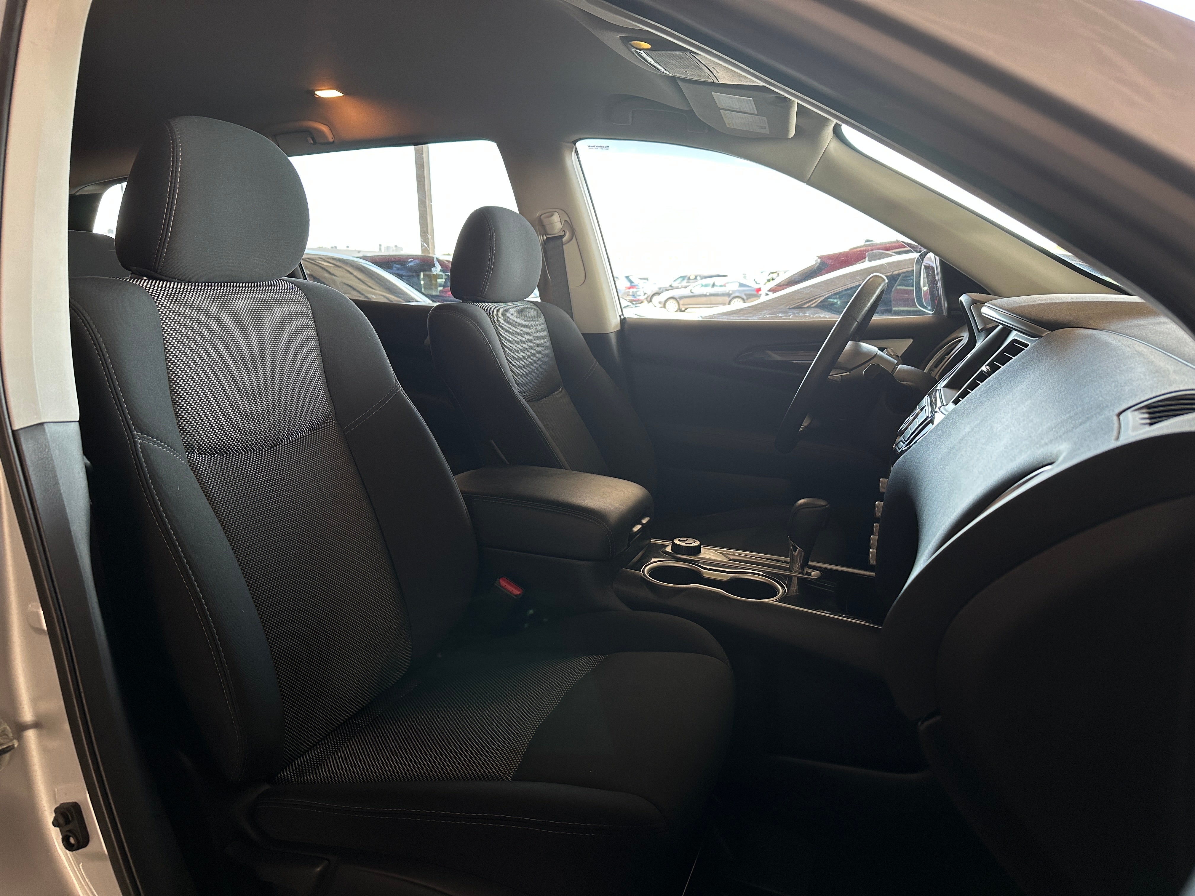 2020 Nissan Pathfinder SV 2