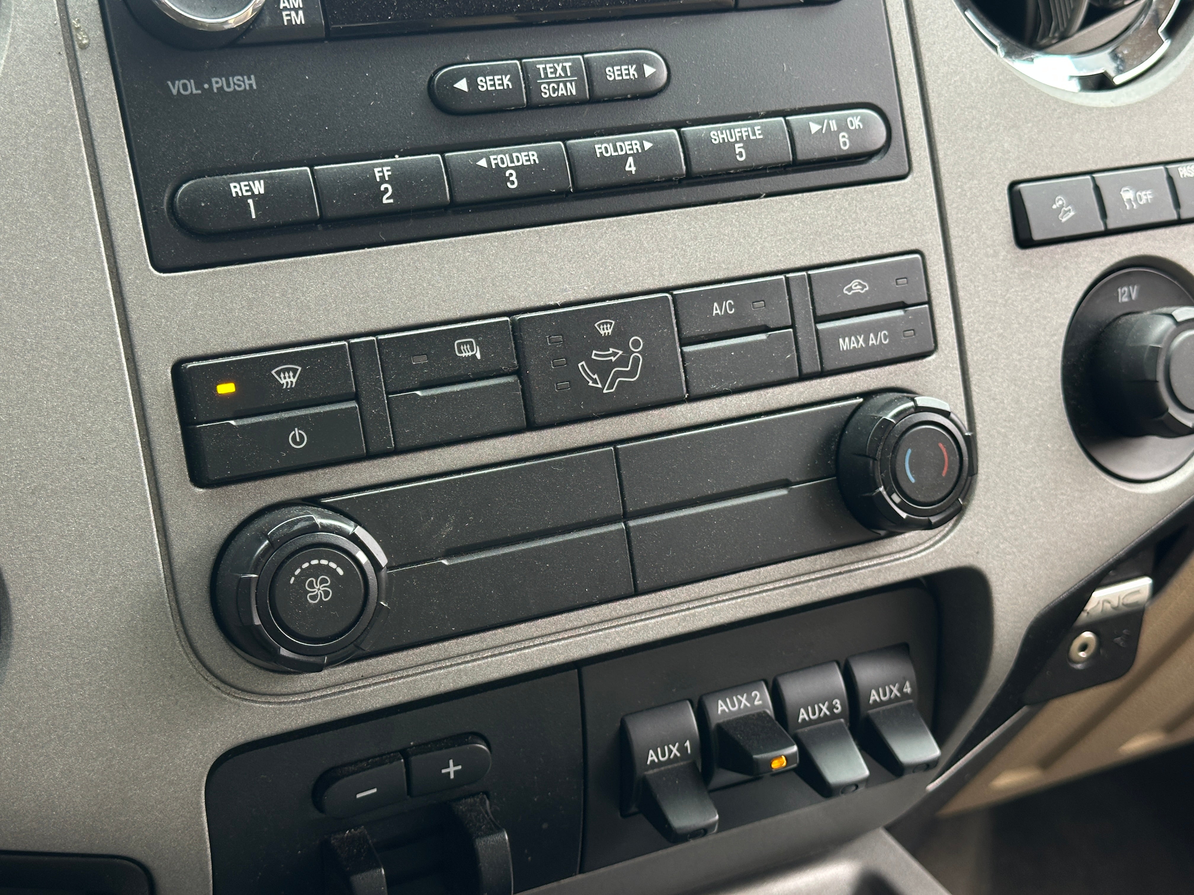 2015 Ford Econoline E-250 4