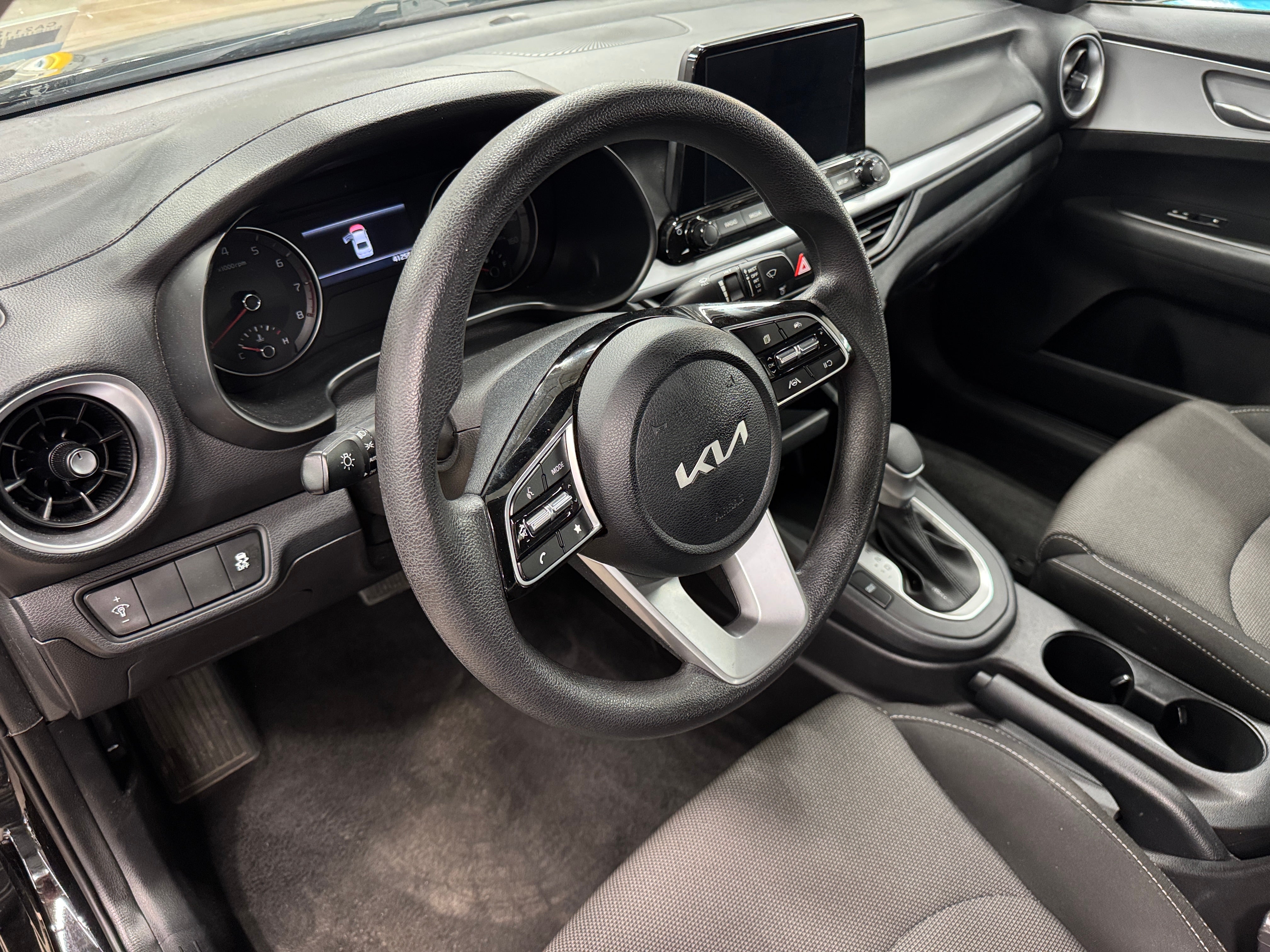 2023 Kia Forte LXS 3