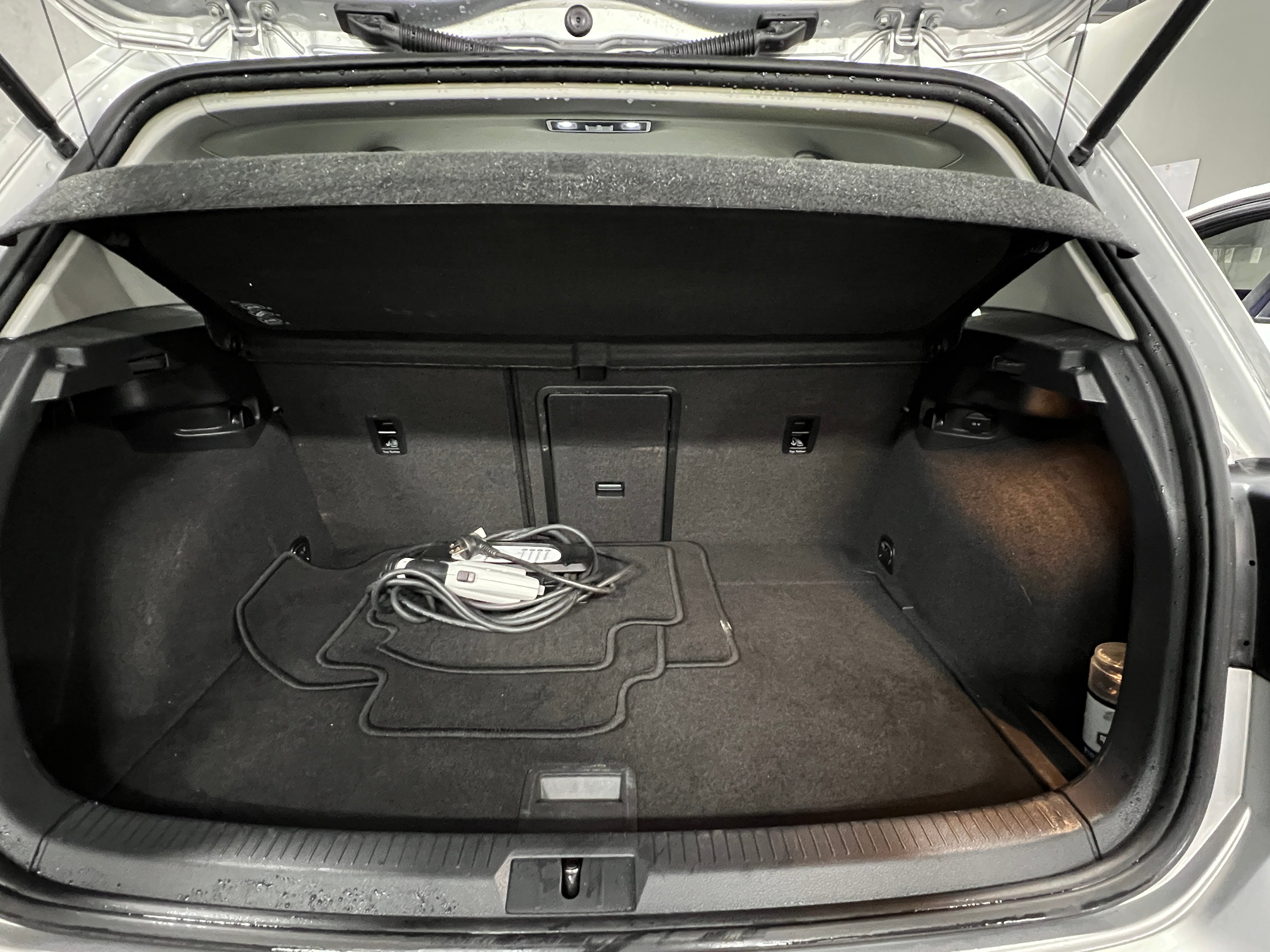 2016 Volkswagen e-Golf SEL Premium 6