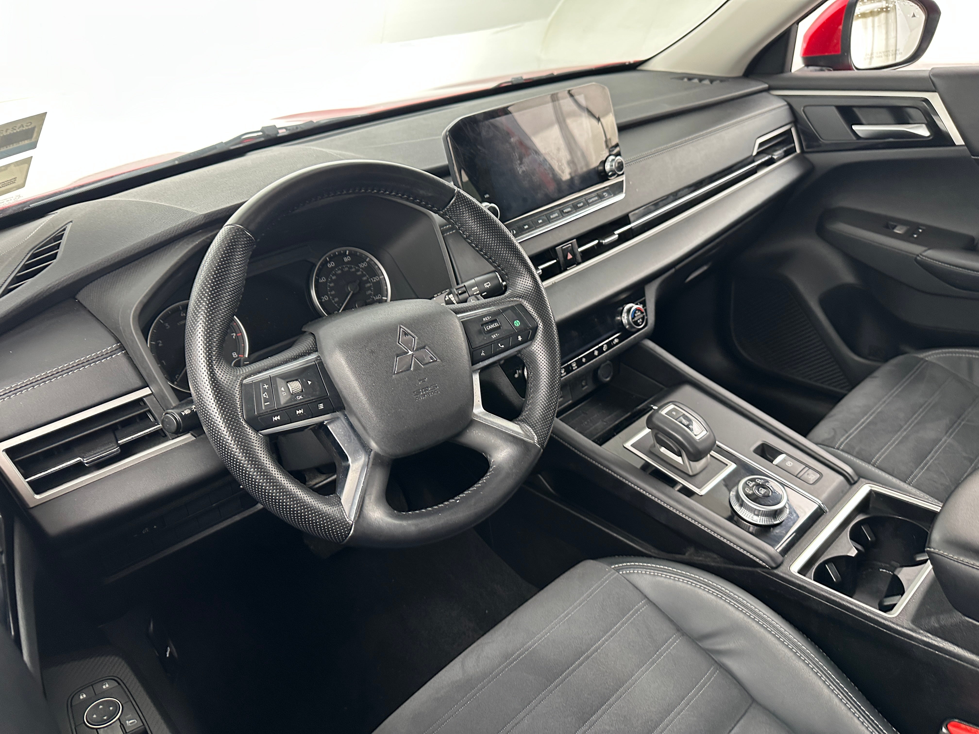 2022 Mitsubishi Outlander SE 2