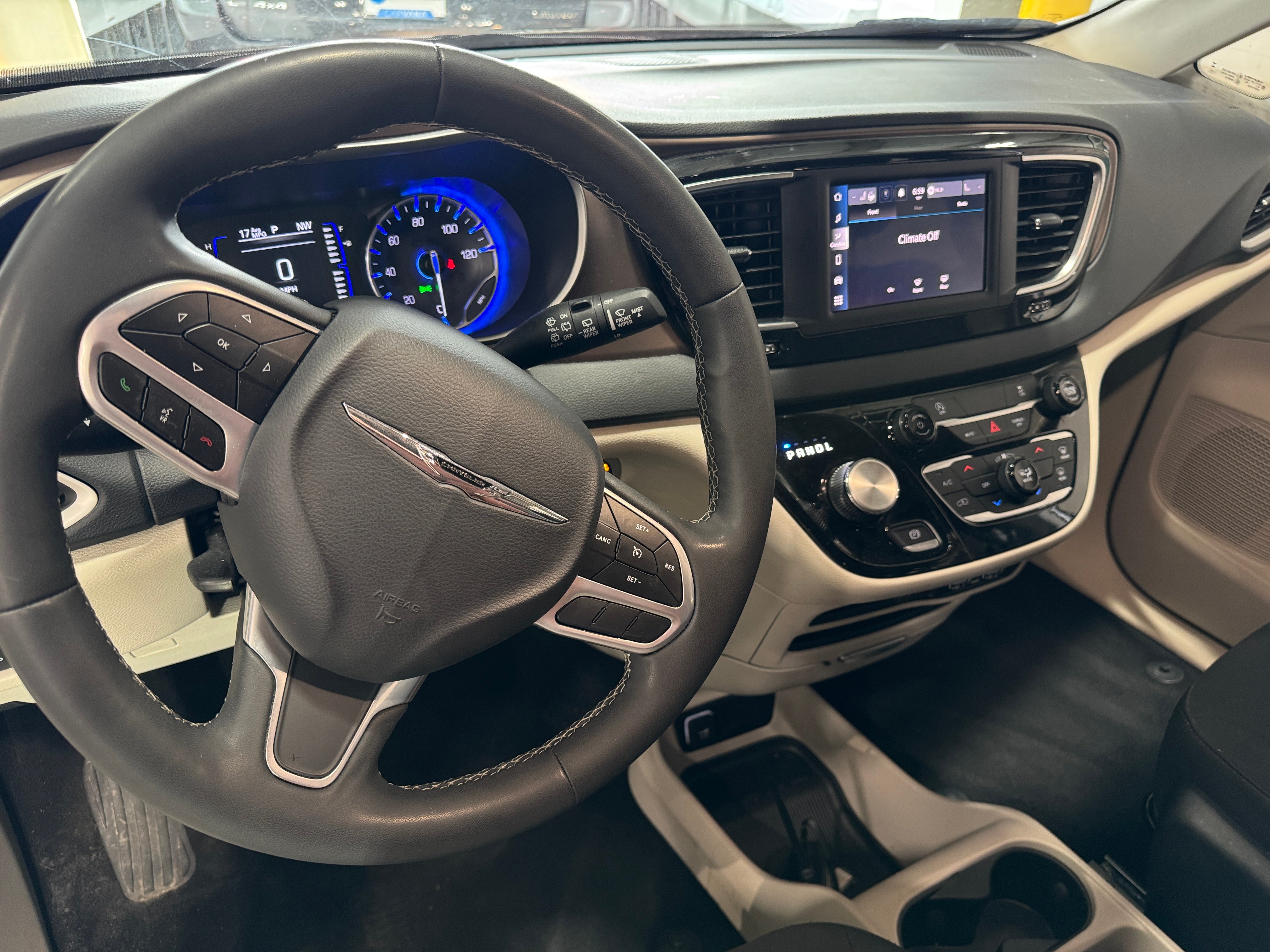 2023 Chrysler Voyager LX 3