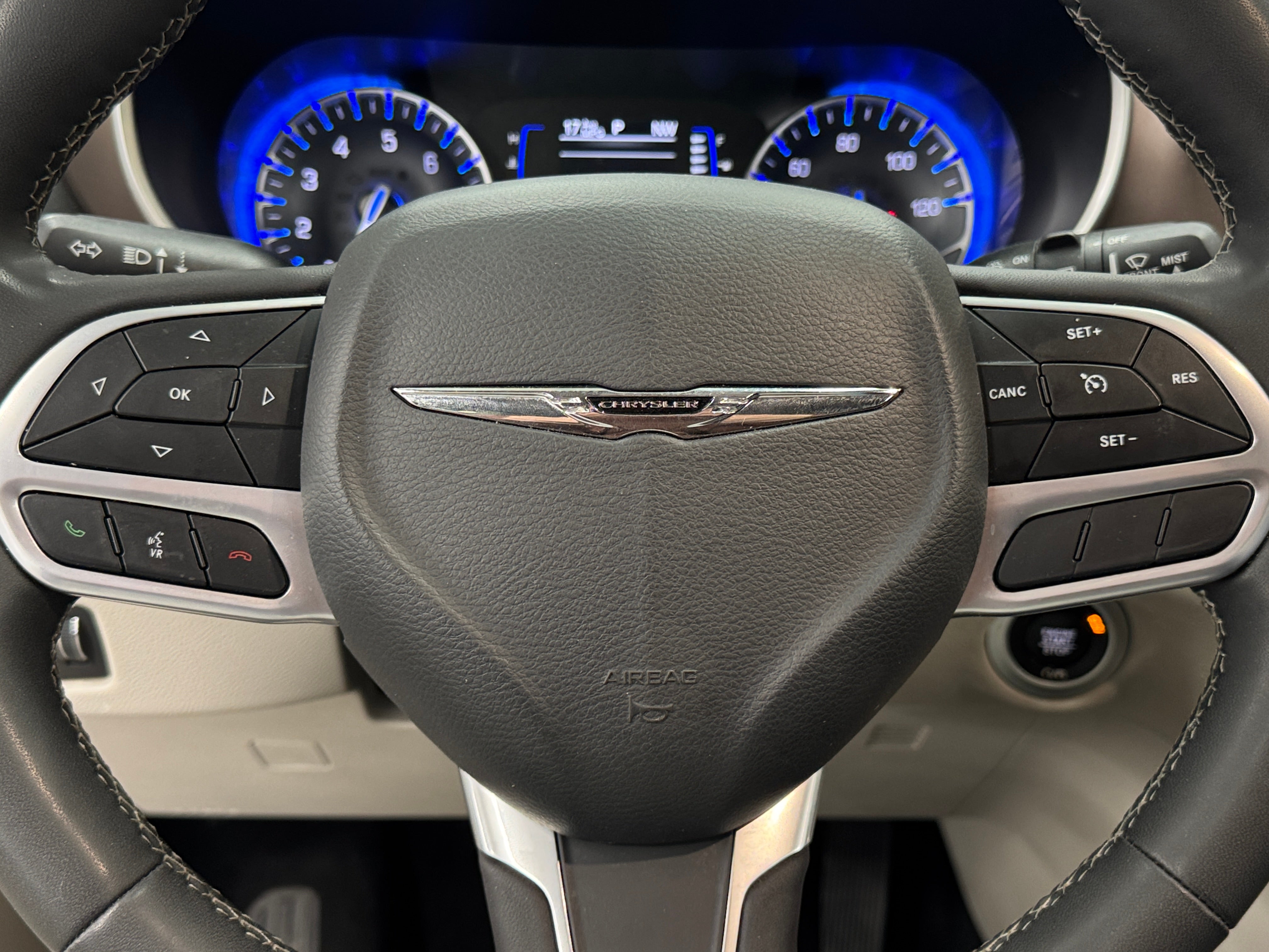 2023 Chrysler Voyager LX 5