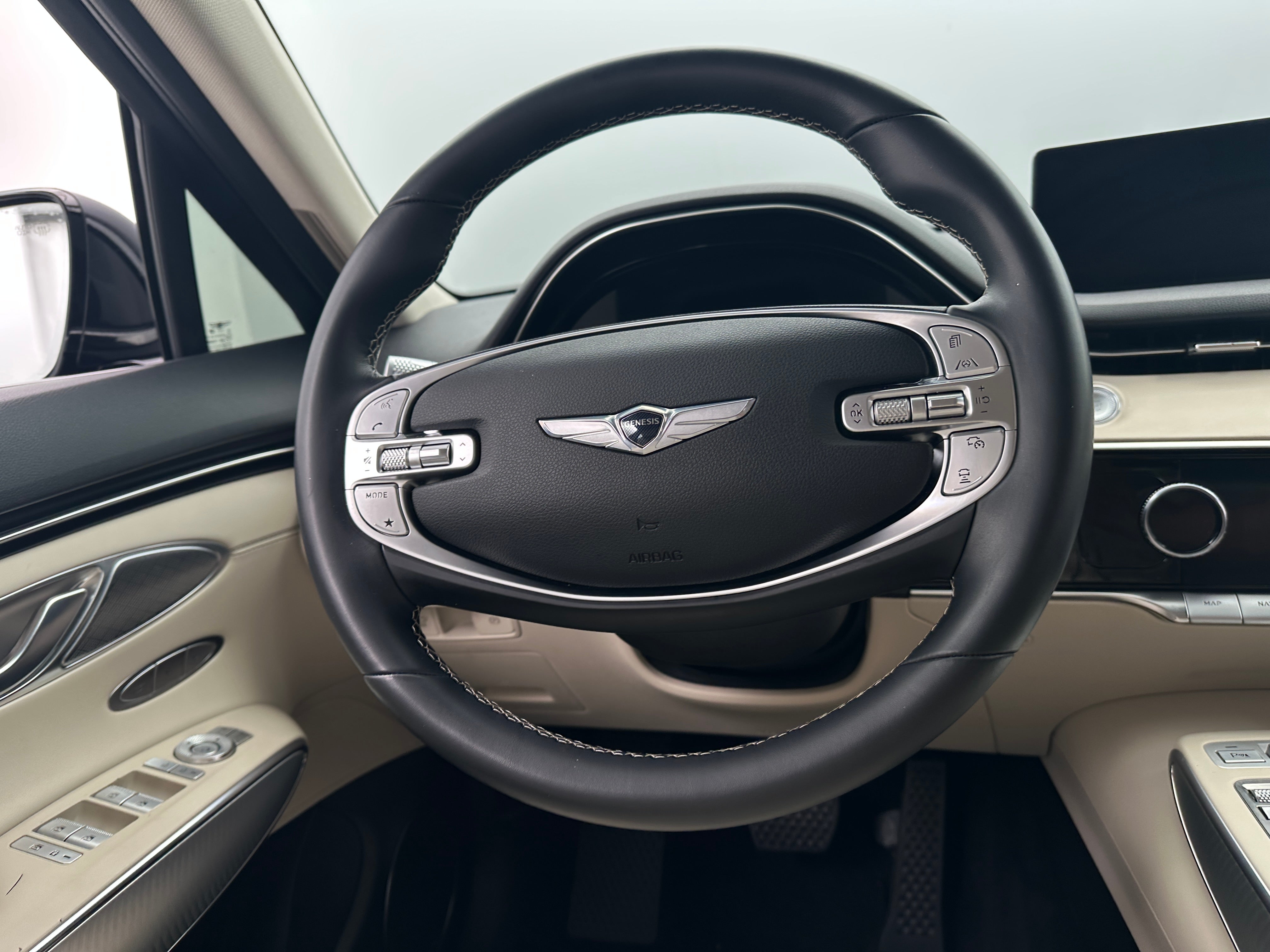 2022 Genesis GV70 Standard 4