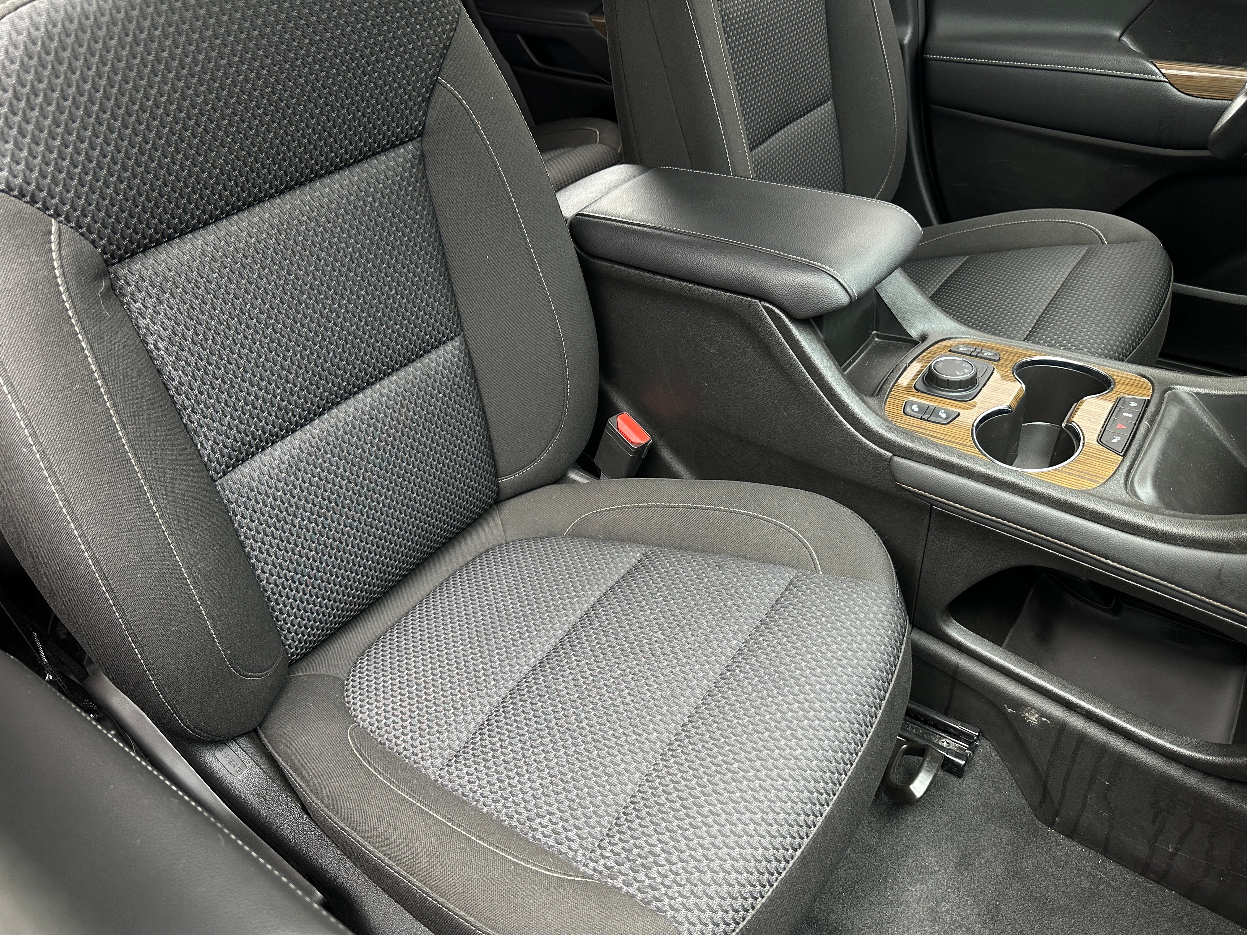 2023 GMC Acadia SLE 2