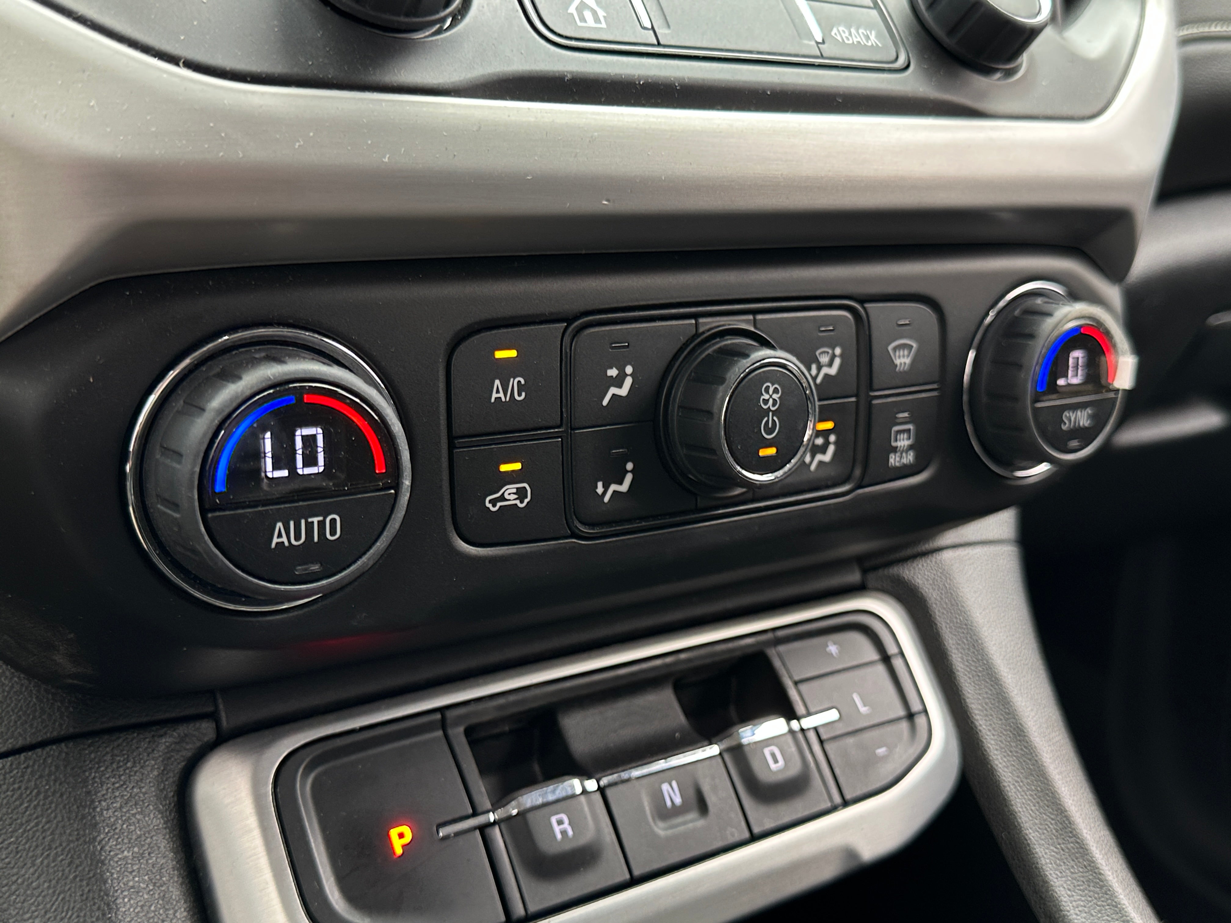 2023 GMC Acadia SLE 4